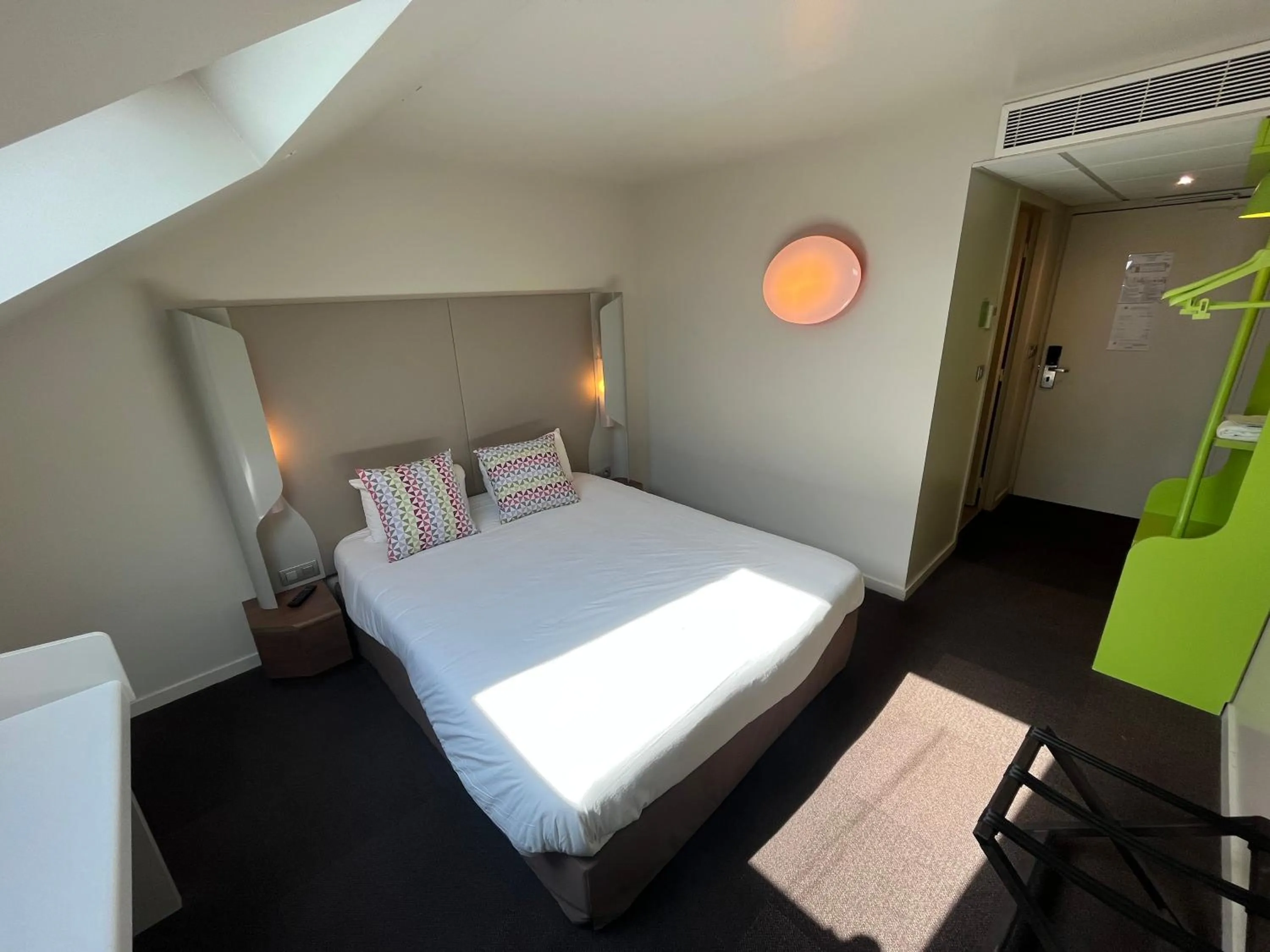 Bed in Campanile Villejust - za Courtaboeuf