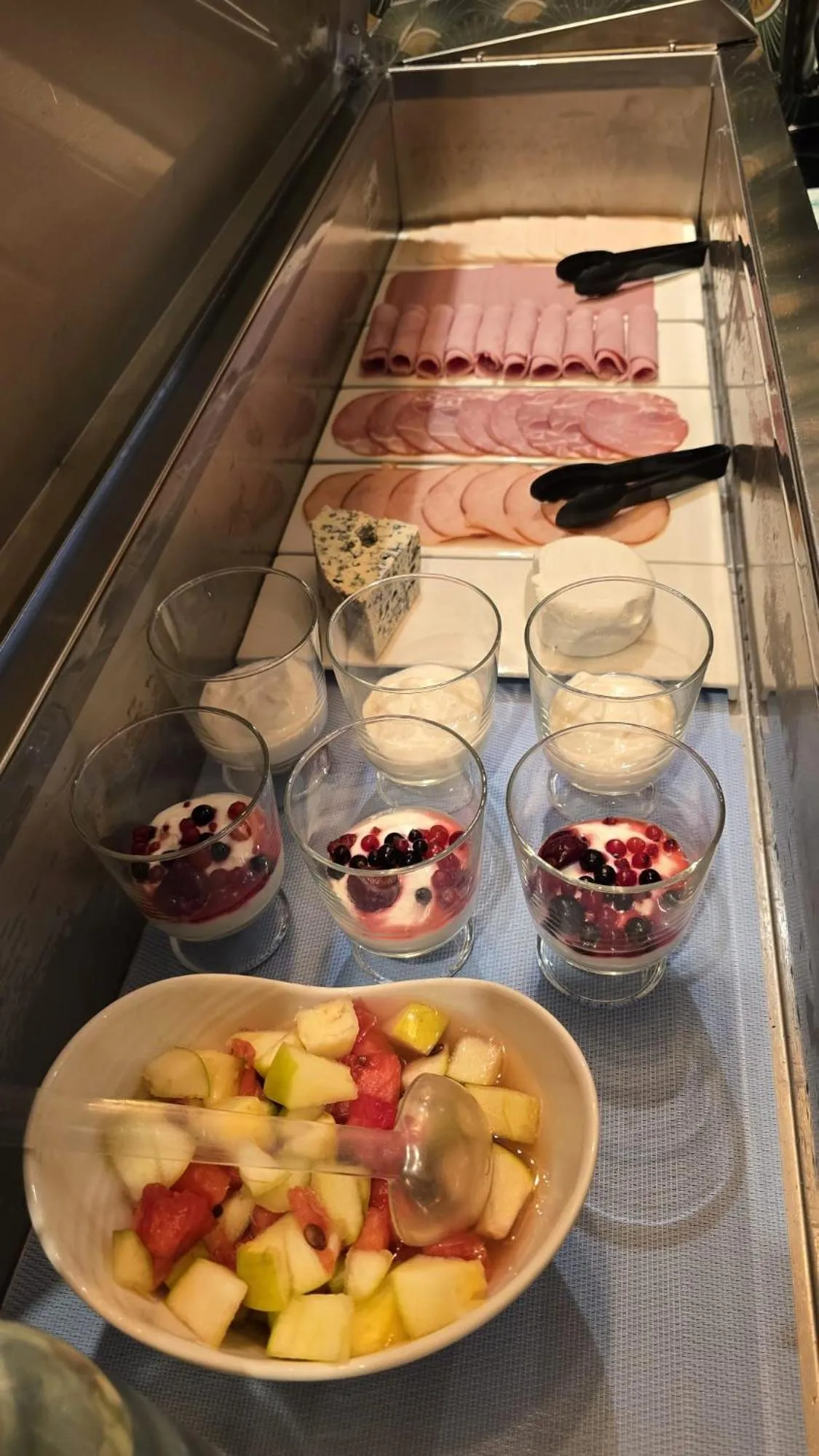 Buffet breakfast in Kyriad Fontenay - Trésigny