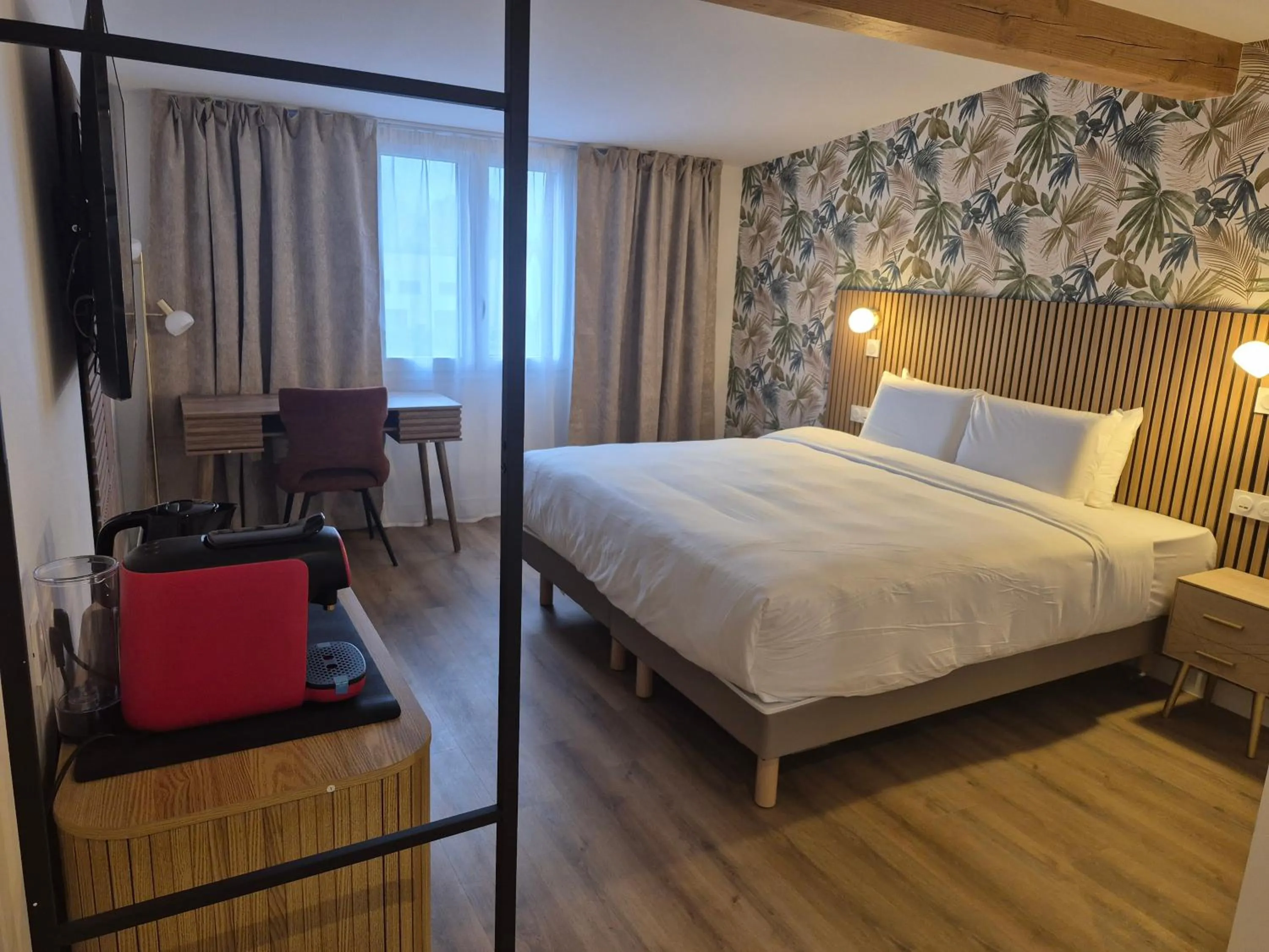 Bed in Kyriad Fontenay - Trésigny