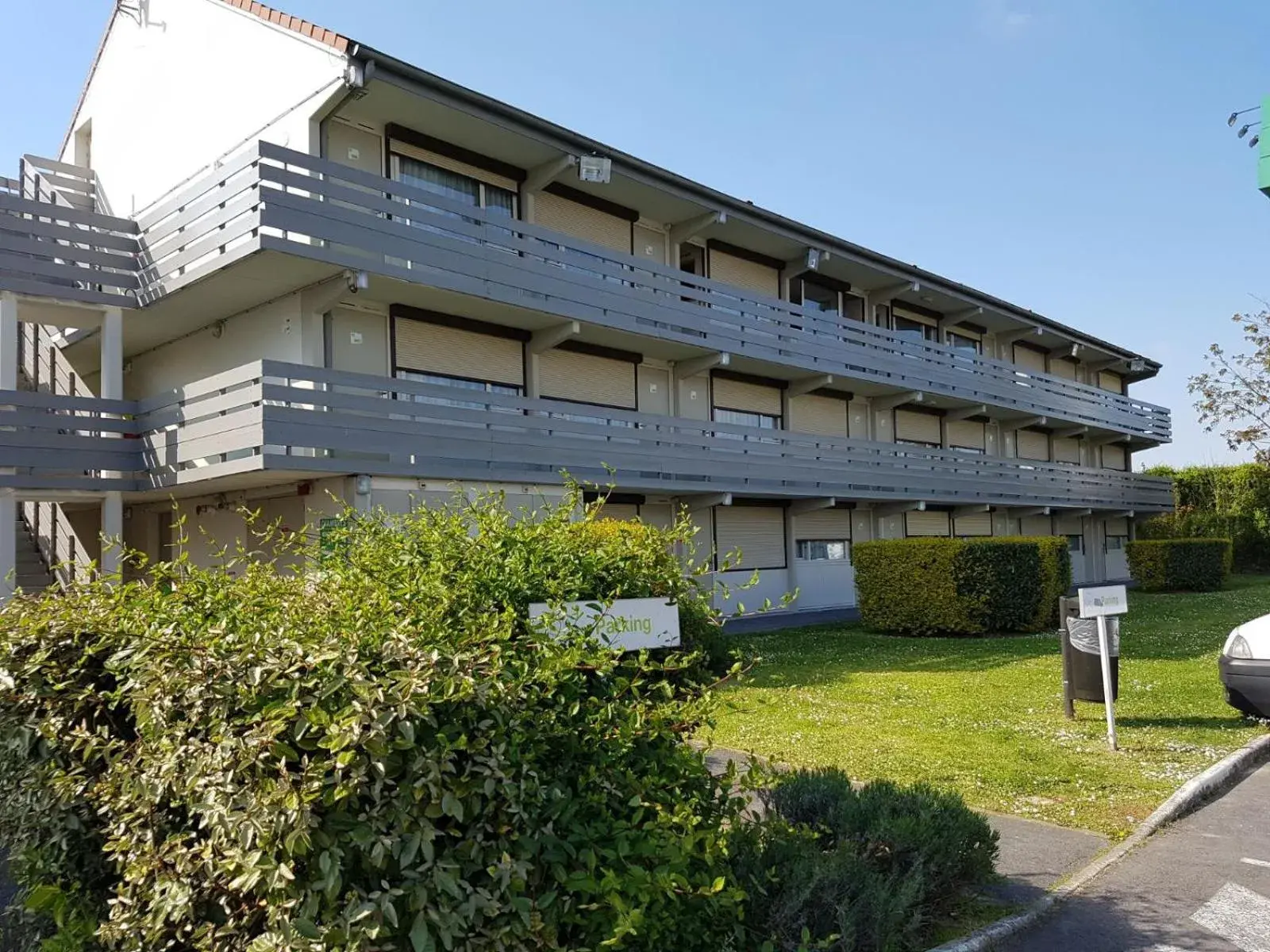 Property building in Kyriad Fontenay - Trésigny Property building in Kyriad Fontenay - Trésigny