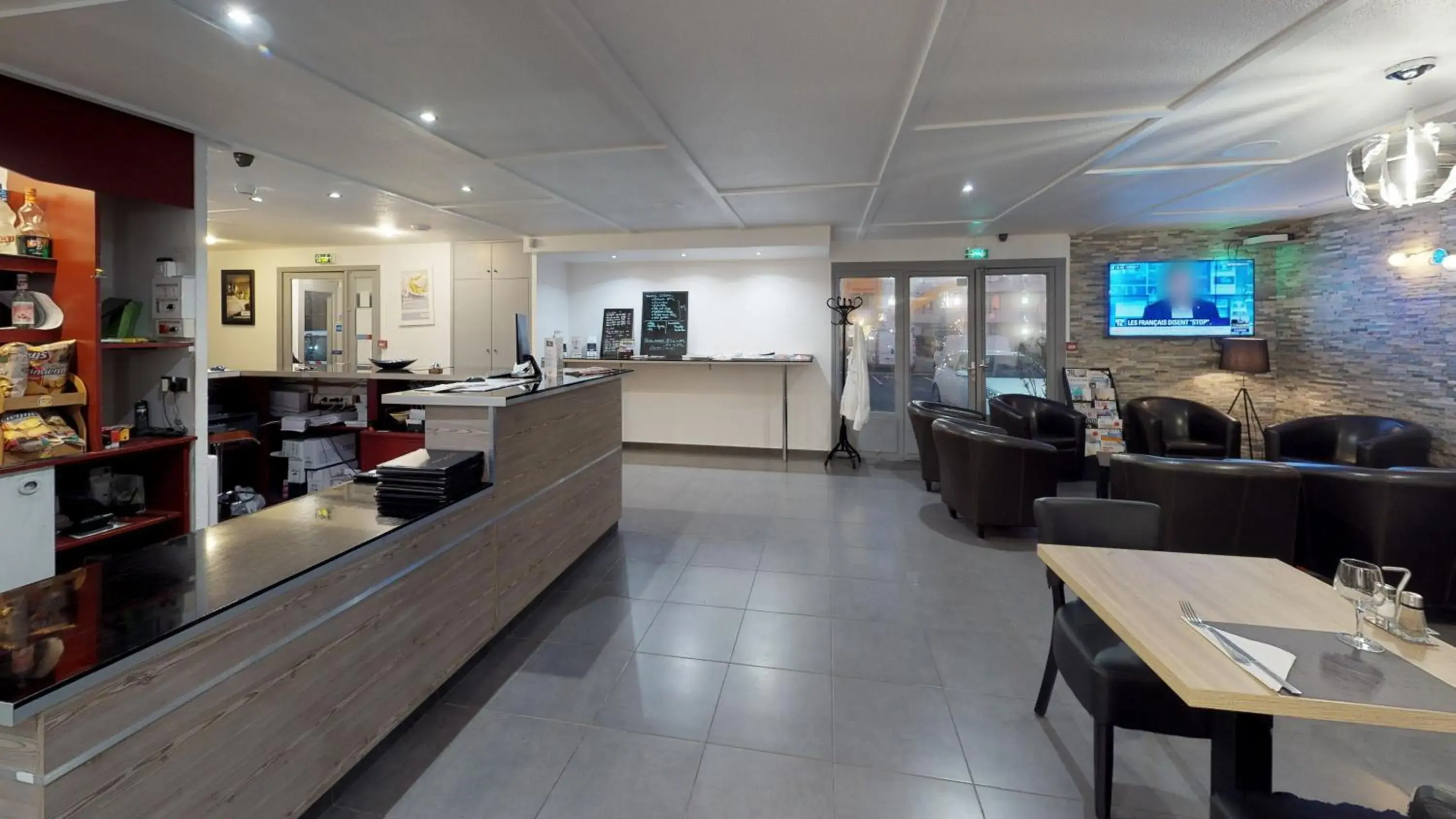 Restaurant/places to eat in Kyriad Fontenay - Trésigny Restaurant/places to eat in Kyriad Fontenay - Trésigny