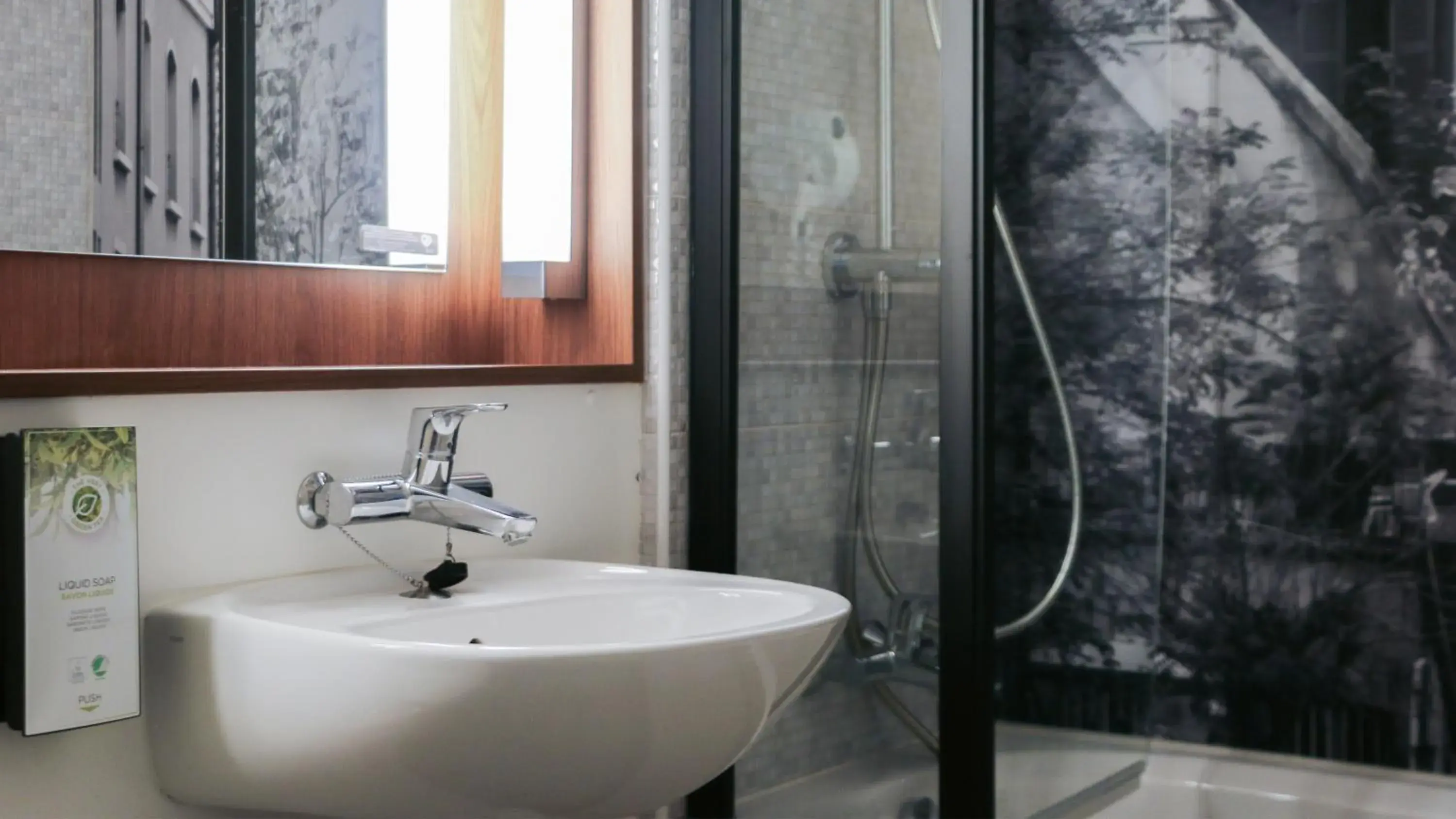 Bathroom in Campanile NATURE - Meaux Bathroom in Campanile NATURE - Meaux