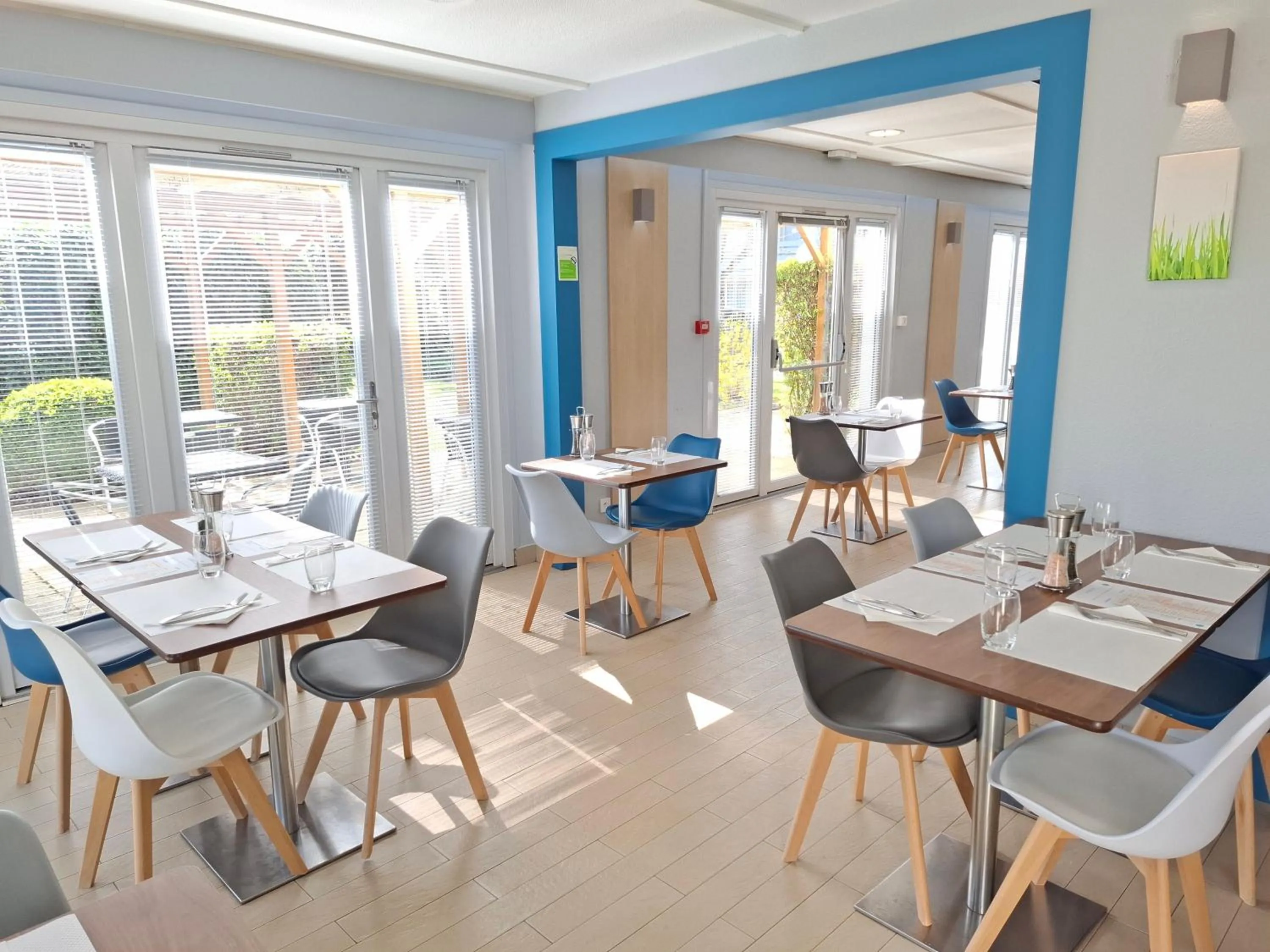 Restaurant/places to eat in Campanile Versailles Buc