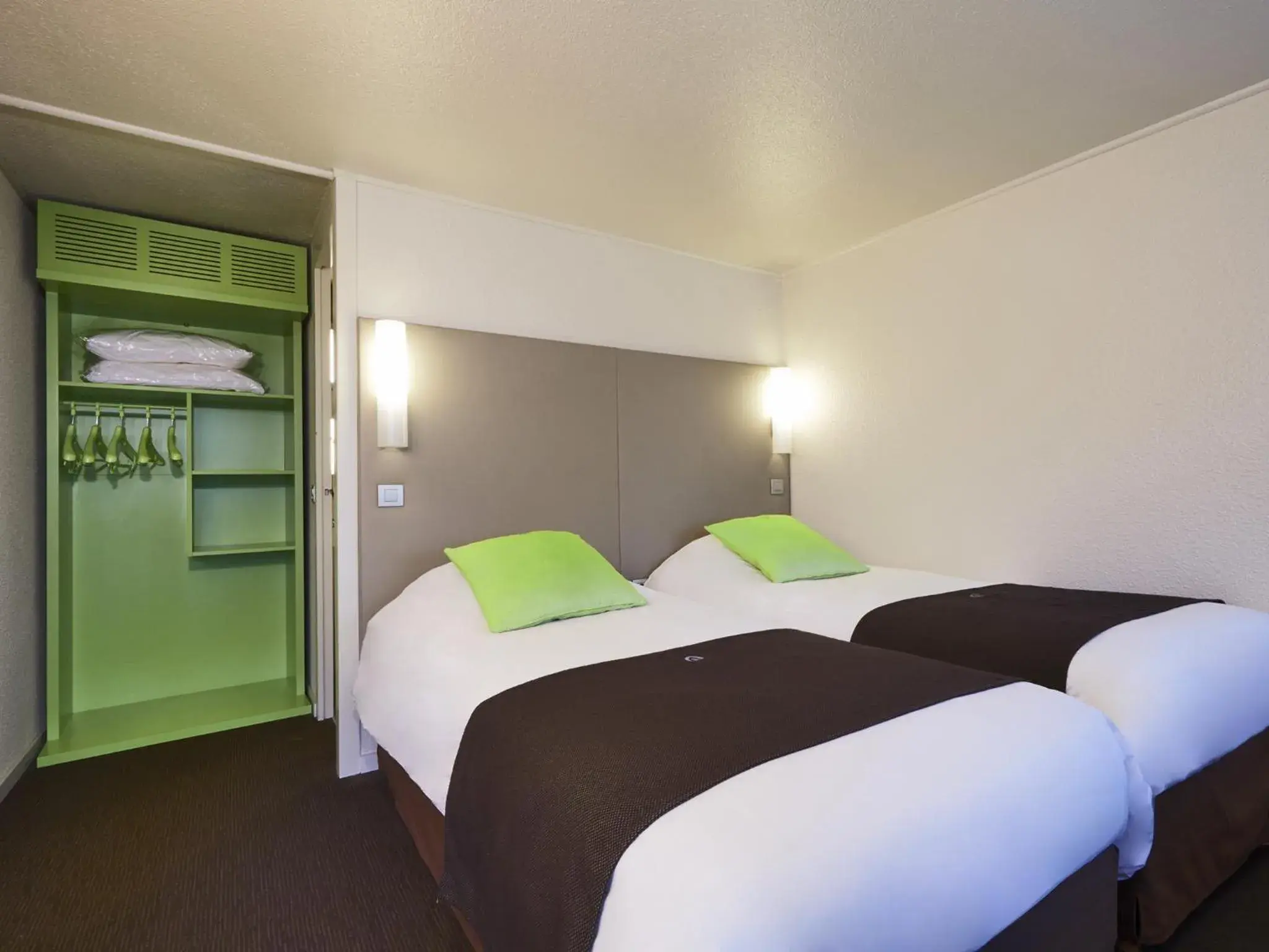 Standard Twin Room in Campanile Versailles Buc Standard Twin Room in Campanile Versailles Buc