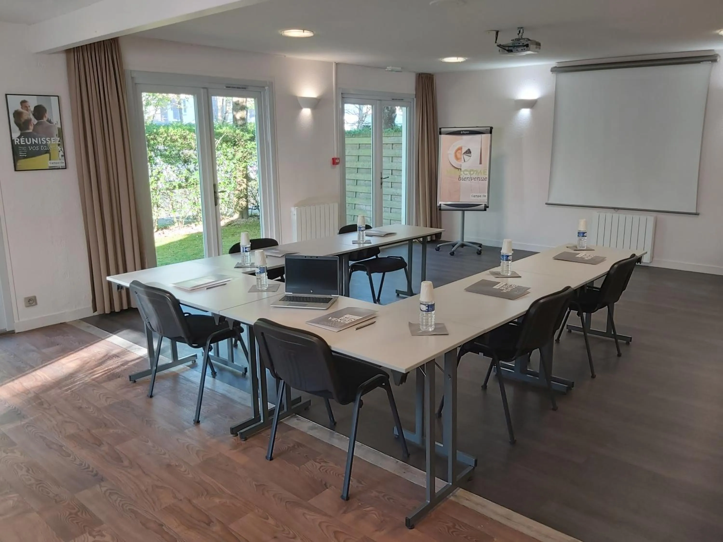 Meeting/conference room in Campanile Versailles Buc