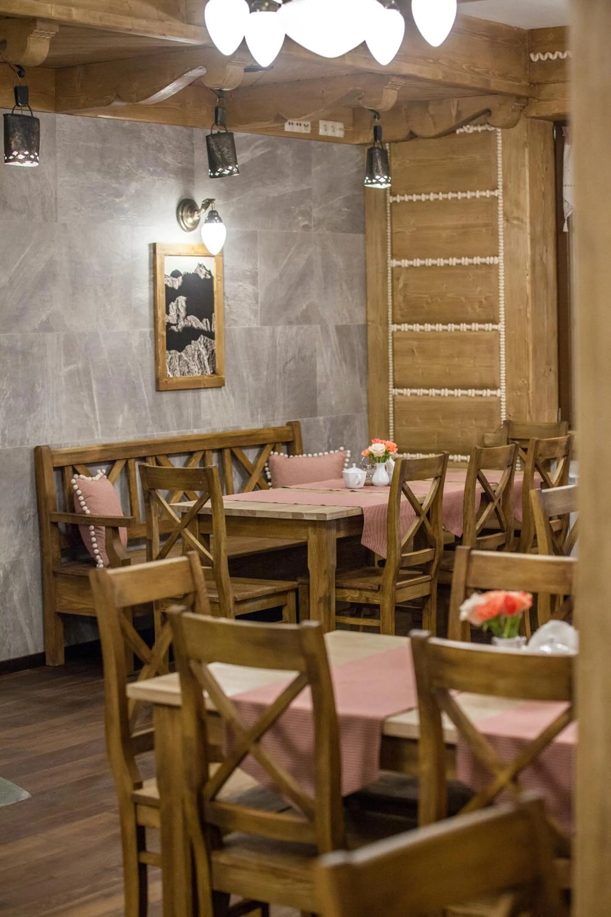 Restaurant/places to eat in Willa Pod Miedzą 200 m do Term