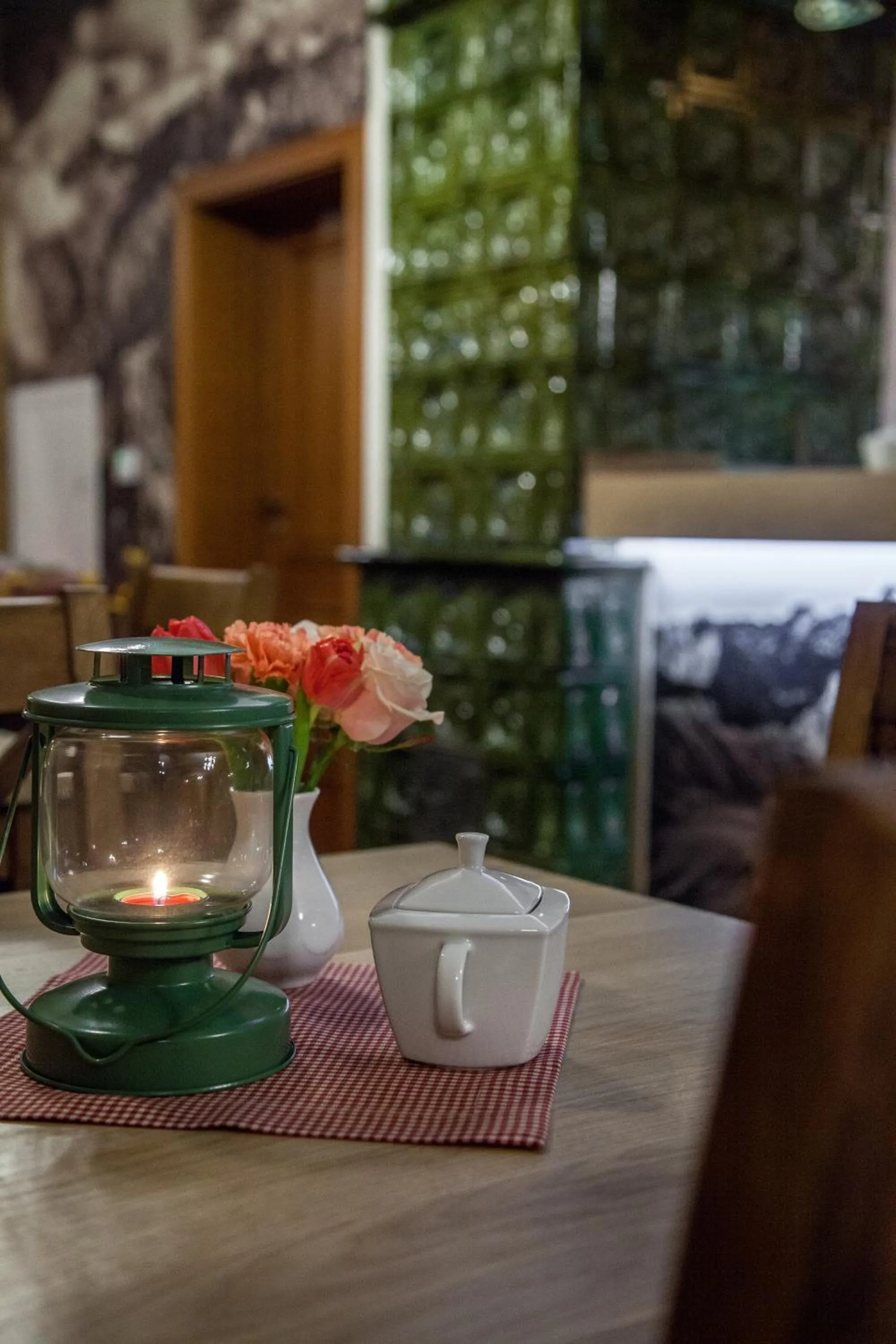 Restaurant/places to eat in Willa Pod Miedzą 200 m do Term