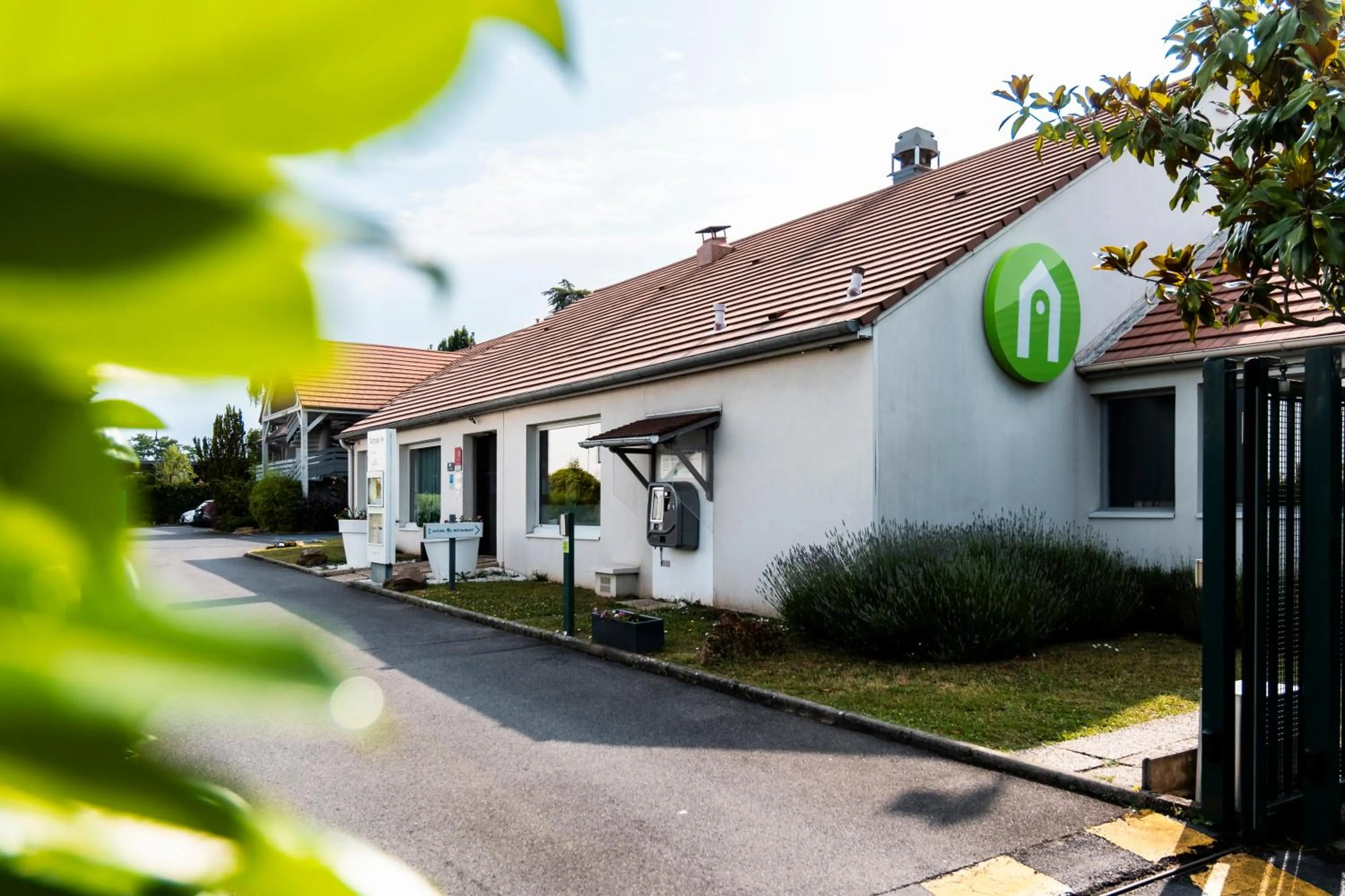 Facade/entrance in Campanile Montesson - Le Vésinet