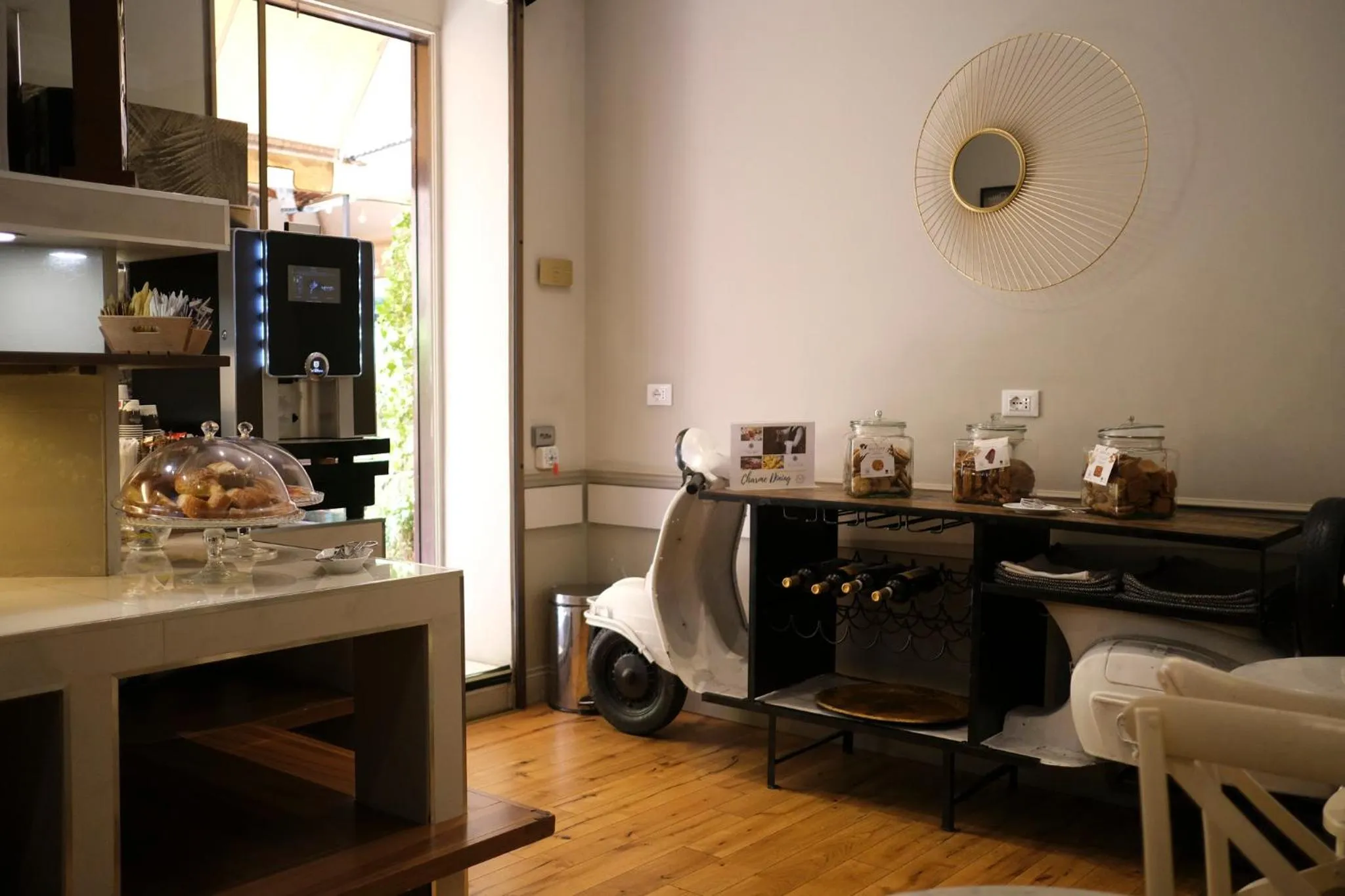 Food and drinks in Charme Spagna Boutique Hotel