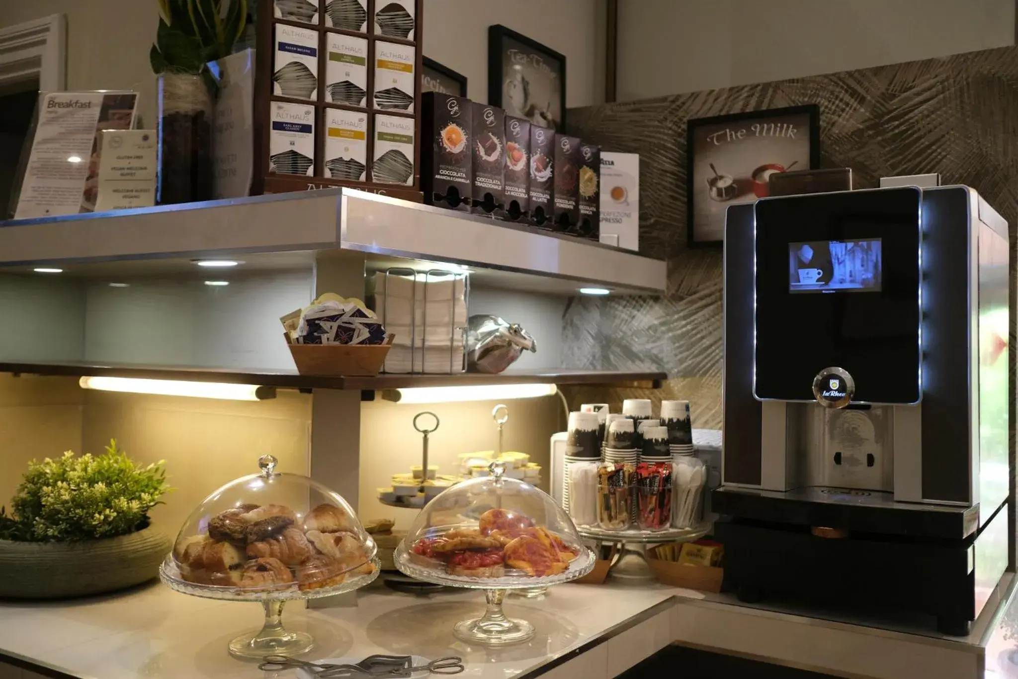 Food and drinks in Charme Spagna Boutique Hotel Food and drinks in Charme Spagna Boutique Hotel