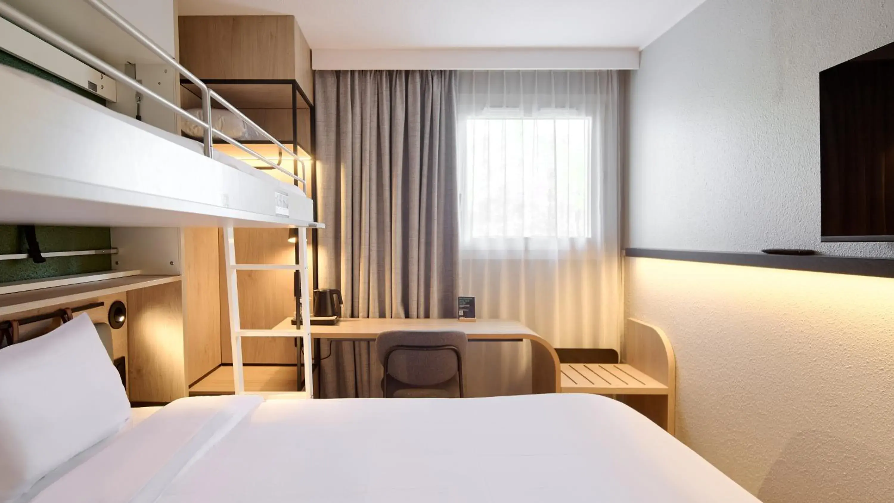 Bed in Campanile Paris Ouest - Nanterre - La Défense Bed in Campanile Paris Ouest - Nanterre - La Défense