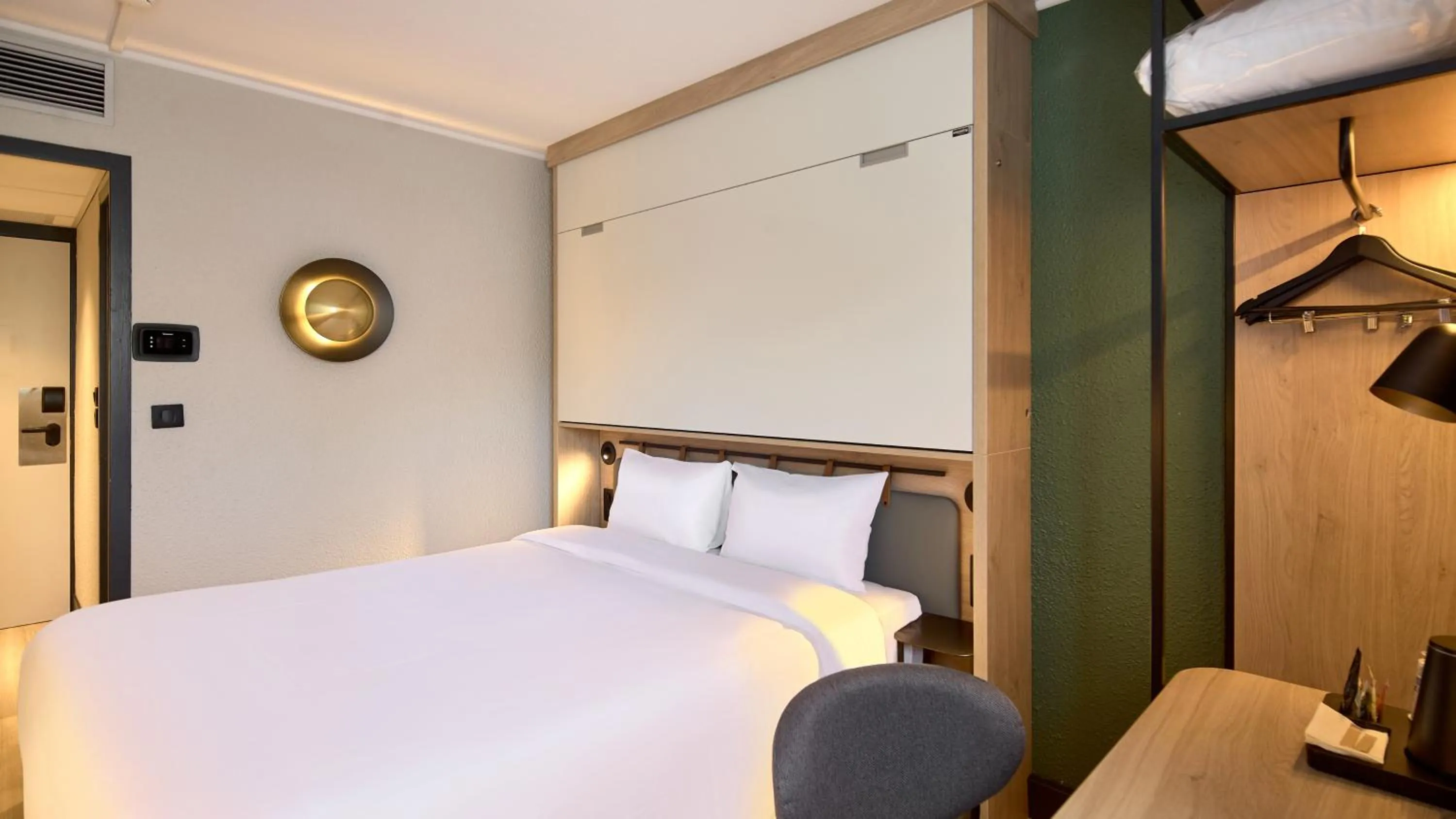 Bed in Campanile Paris Ouest - Nanterre - La Défense