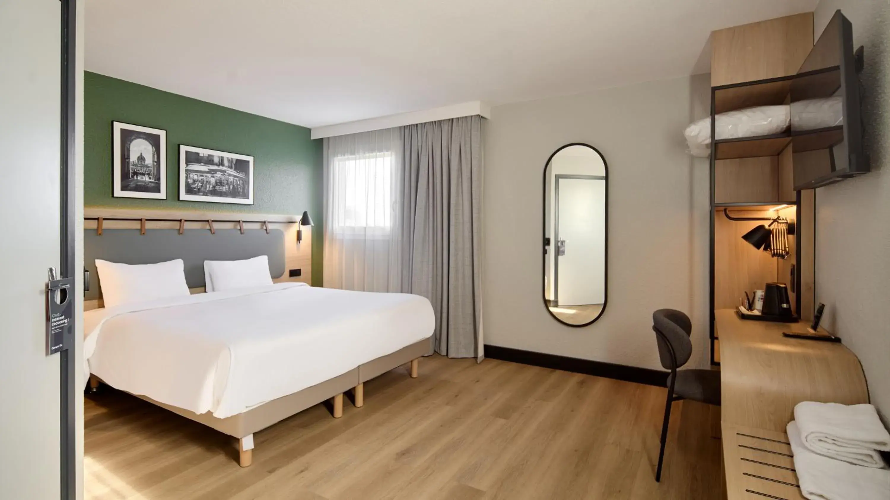 Bed in Campanile Paris Ouest - Nanterre - La Défense Bed in Campanile Paris Ouest - Nanterre - La Défense