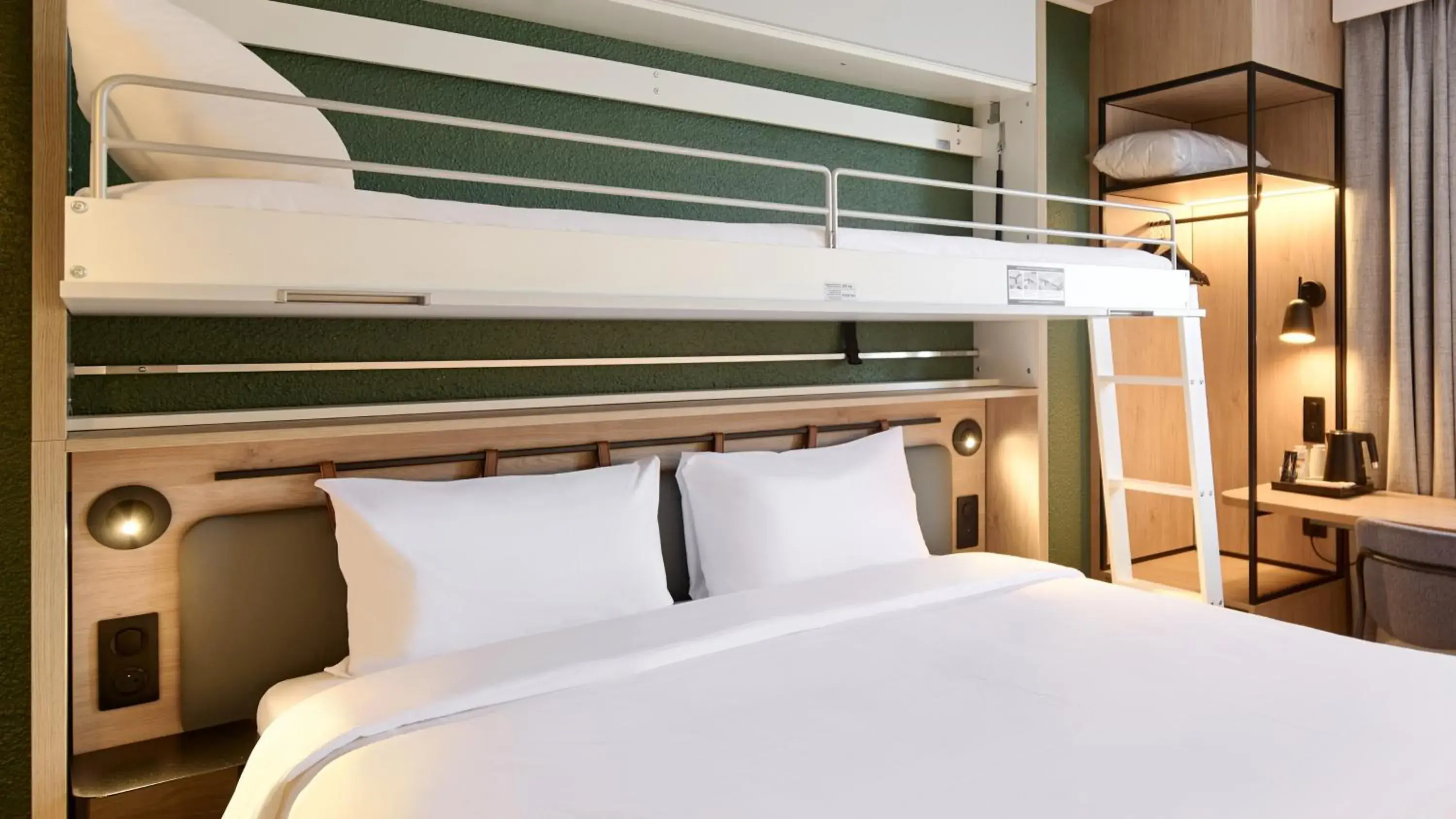 Bed in Campanile Paris Ouest - Nanterre - La Défense Bed in Campanile Paris Ouest - Nanterre - La Défense