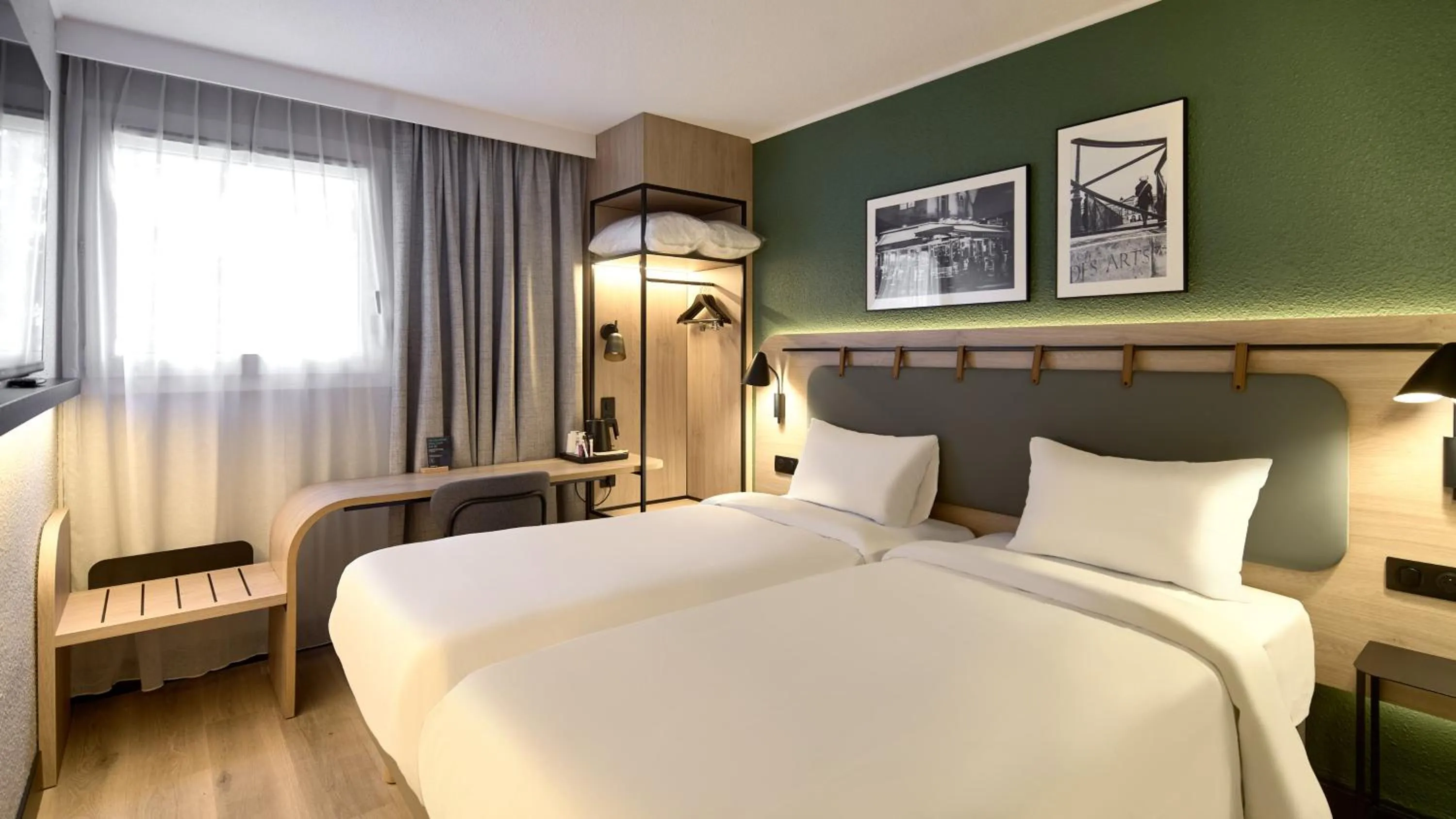 Bed in Campanile Paris Ouest - Nanterre - La Défense