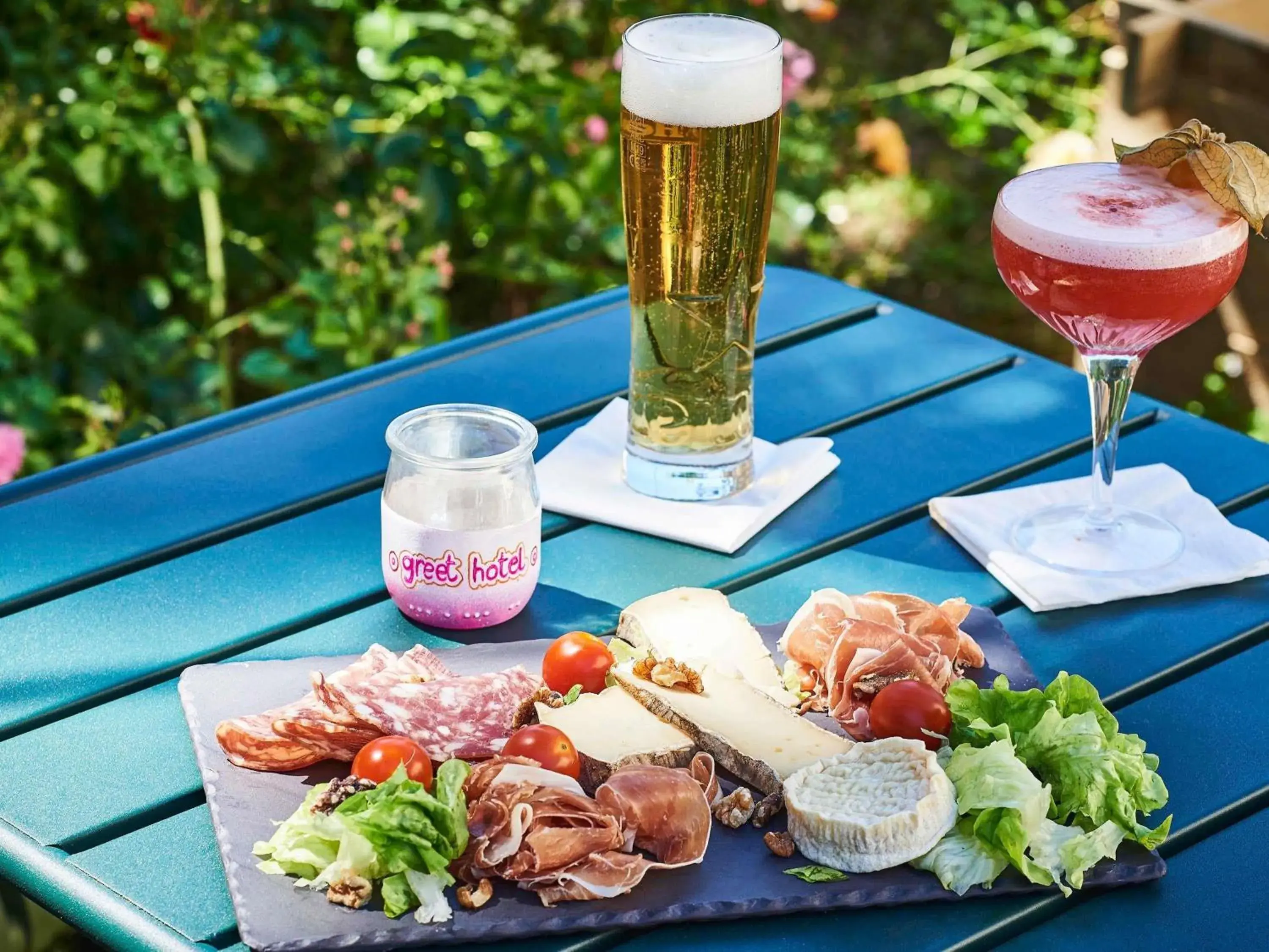 Lounge or bar in Greet Hotel Versailles - Voisins Le Bretonneux Lounge or bar in Greet Hotel Versailles - Voisins Le Bretonneux