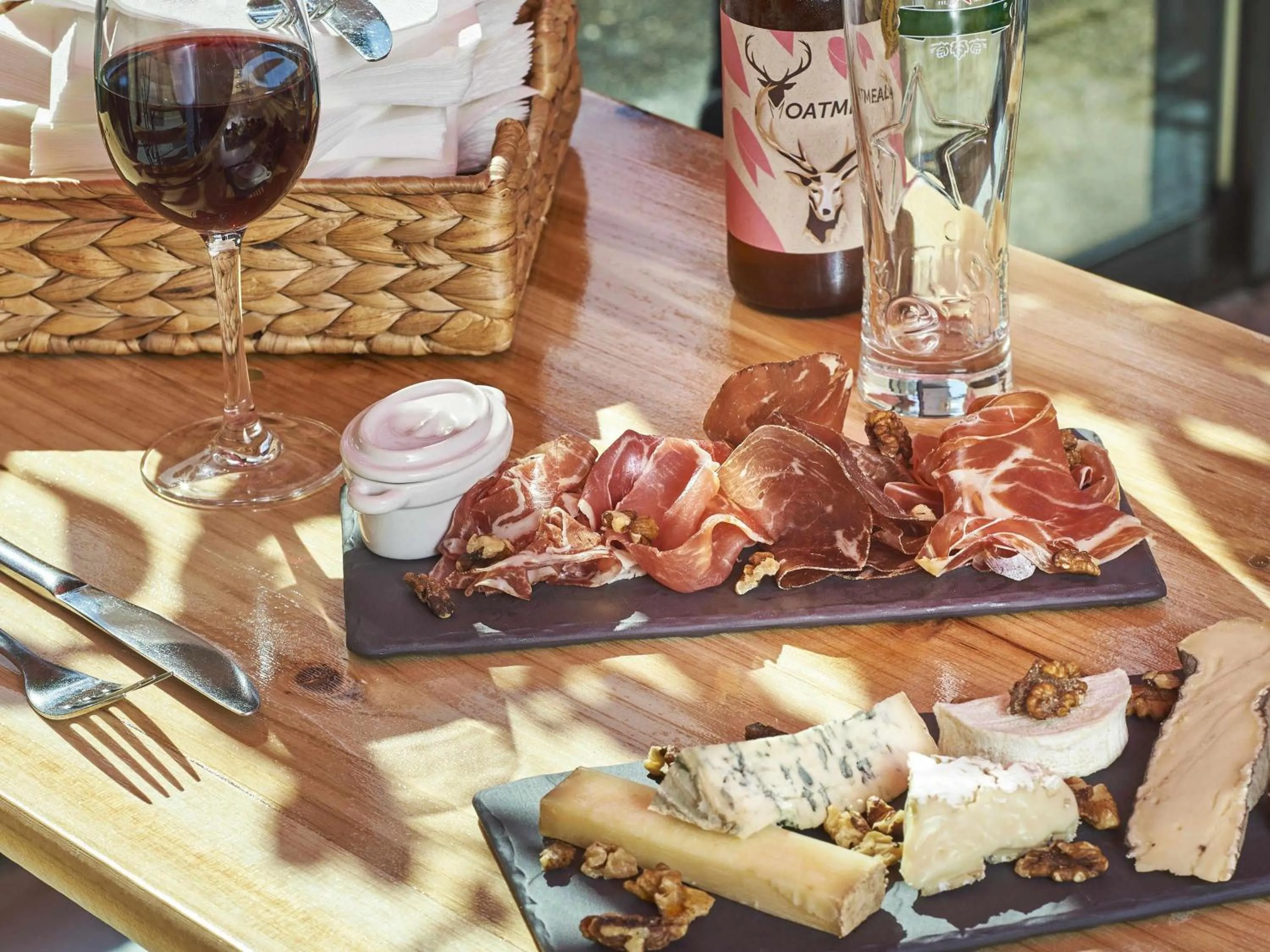 Property building in Greet Hotel Versailles - Voisins Le Bretonneux