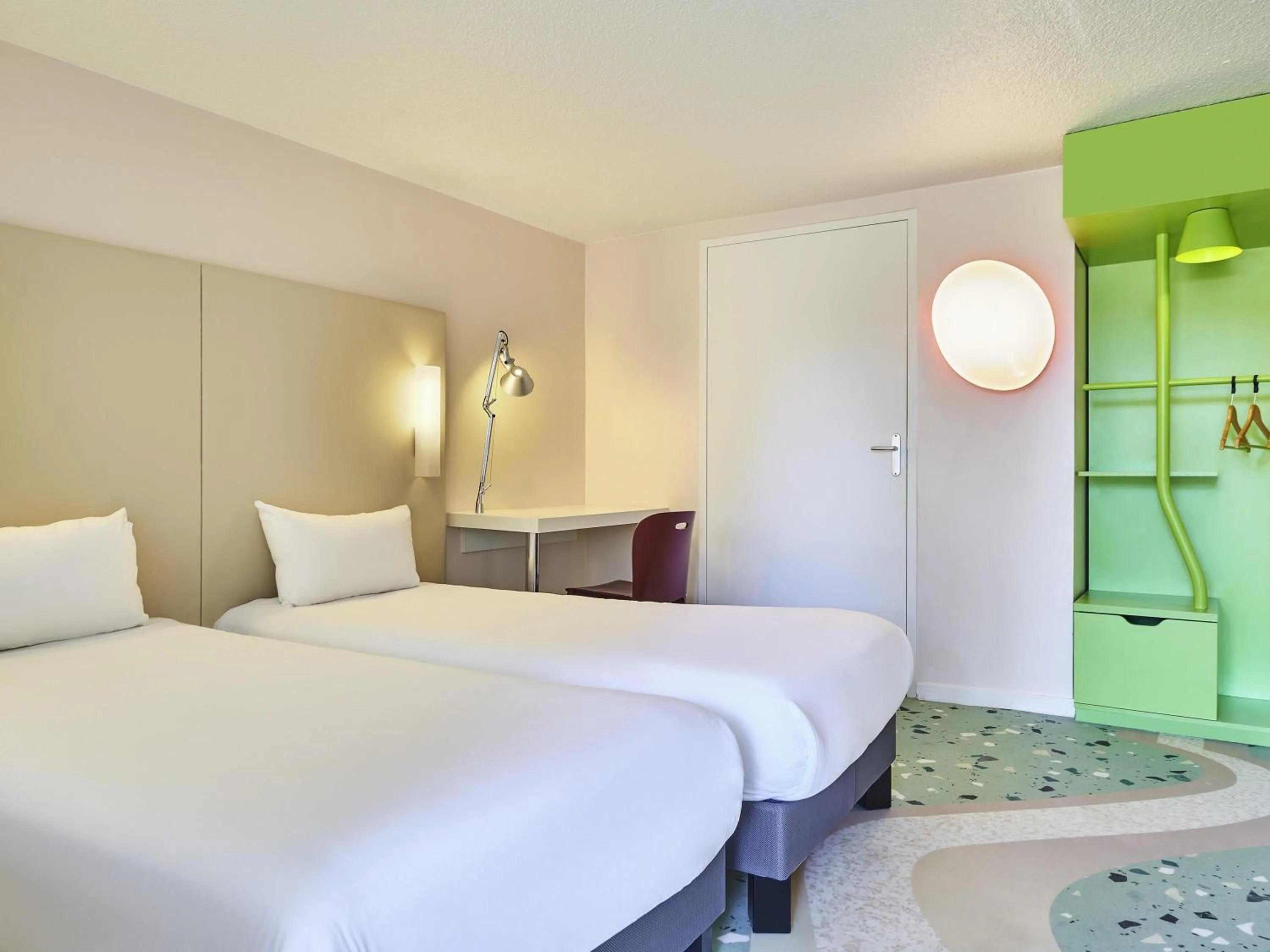 Bedroom, Bed in Greet Hotel Versailles - Voisins Le Bretonneux