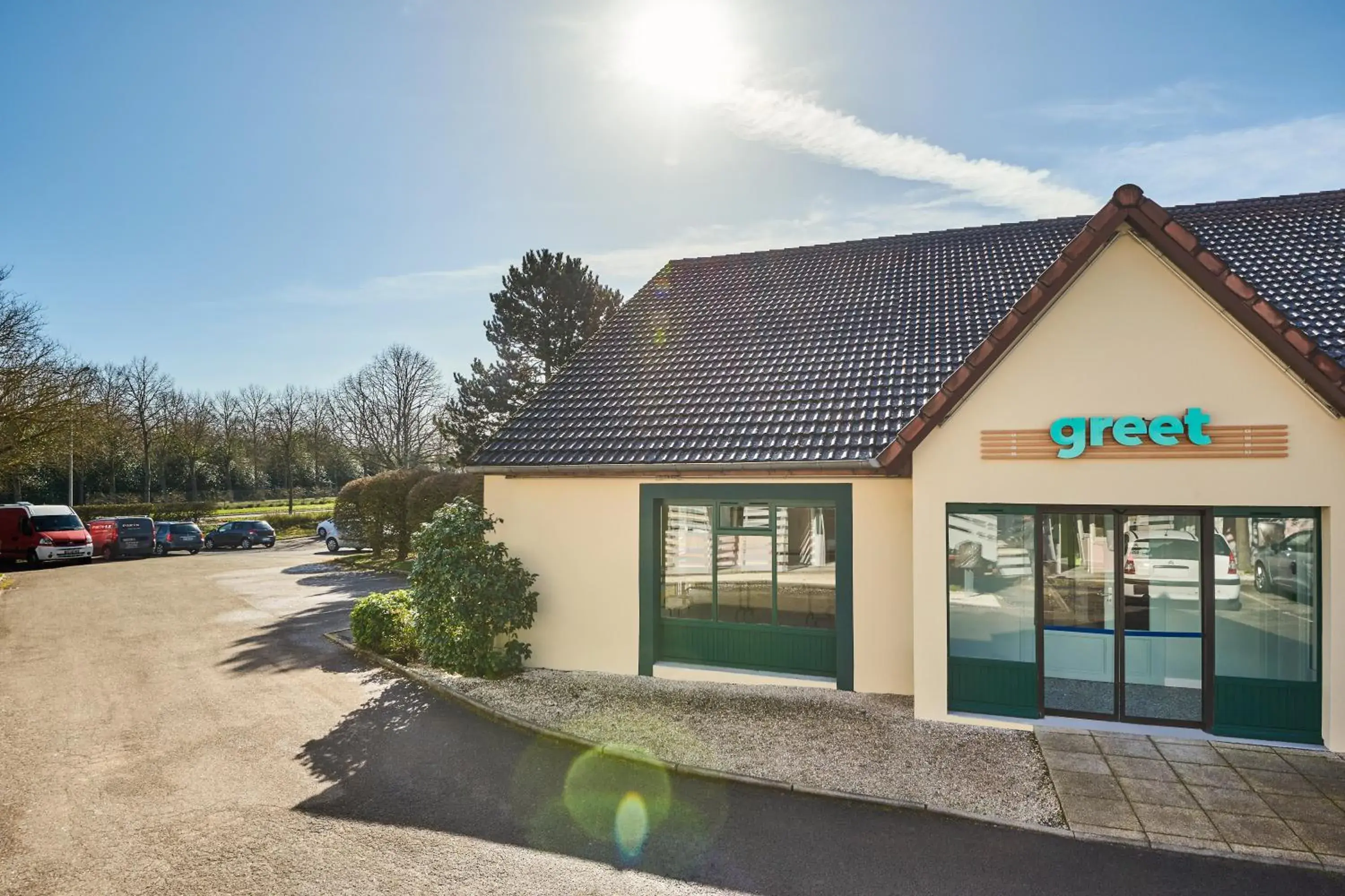 Property building in Greet Hotel Versailles - Voisins Le Bretonneux Property building in Greet Hotel Versailles - Voisins Le Bretonneux