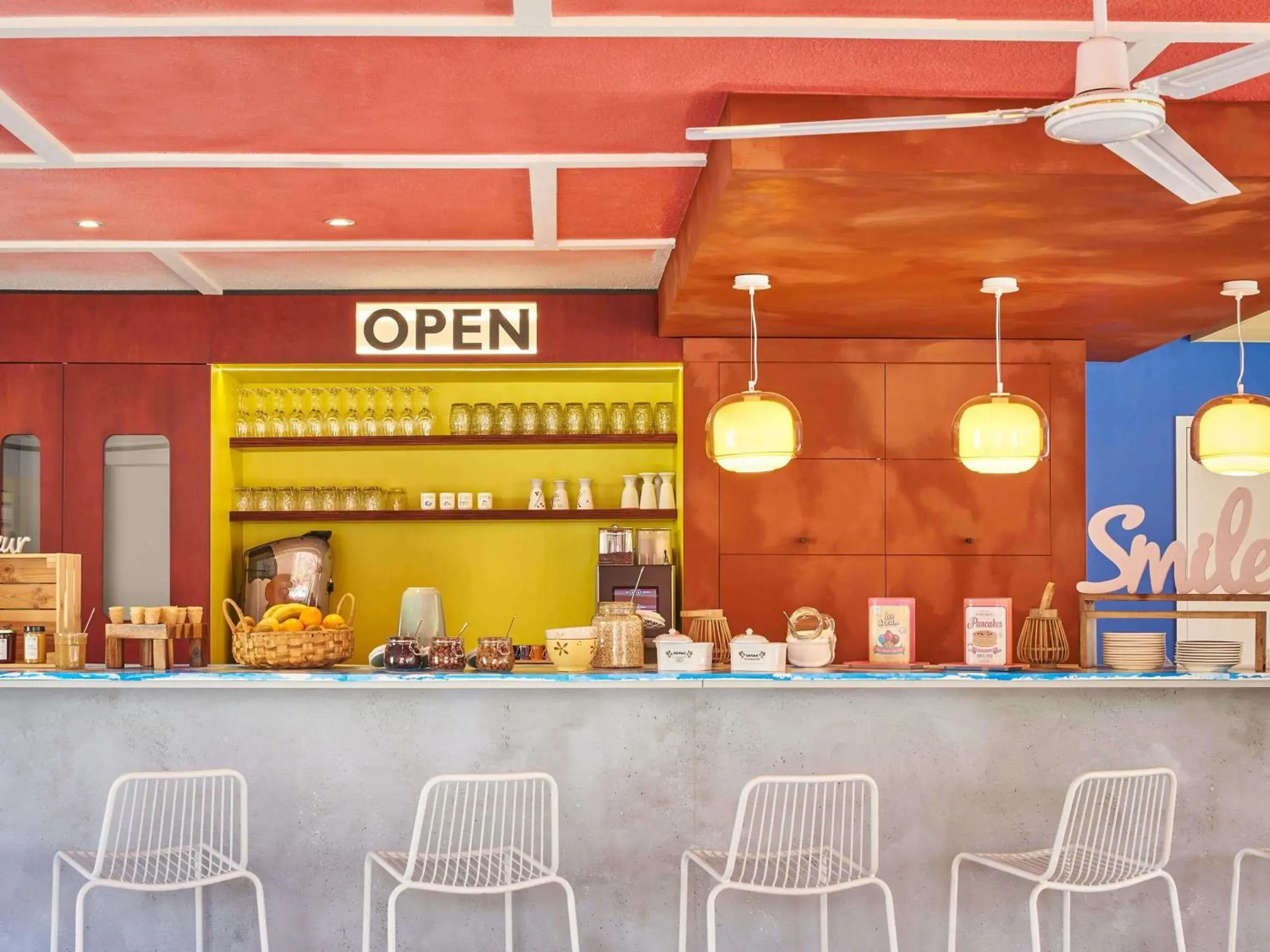 Lounge or bar in Greet Hotel Versailles - Voisins Le Bretonneux Lounge or bar in Greet Hotel Versailles - Voisins Le Bretonneux