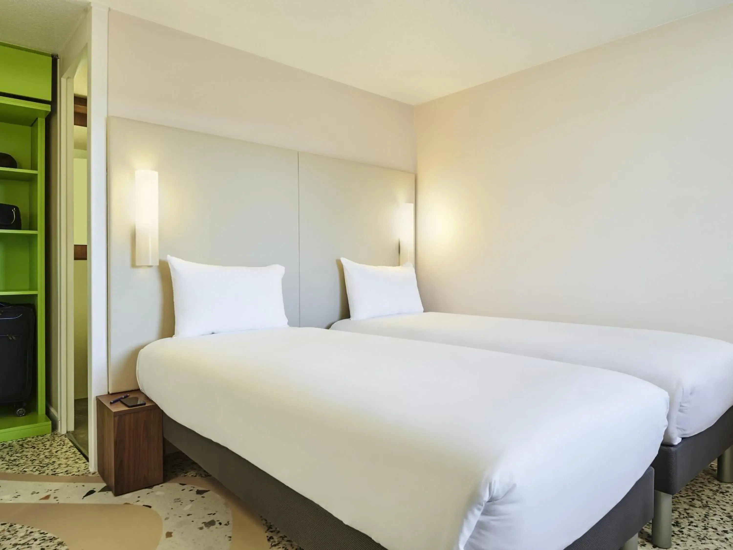 Bedroom, Bed in Greet Hotel Versailles - Voisins Le Bretonneux Bedroom, Bed in Greet Hotel Versailles - Voisins Le Bretonneux