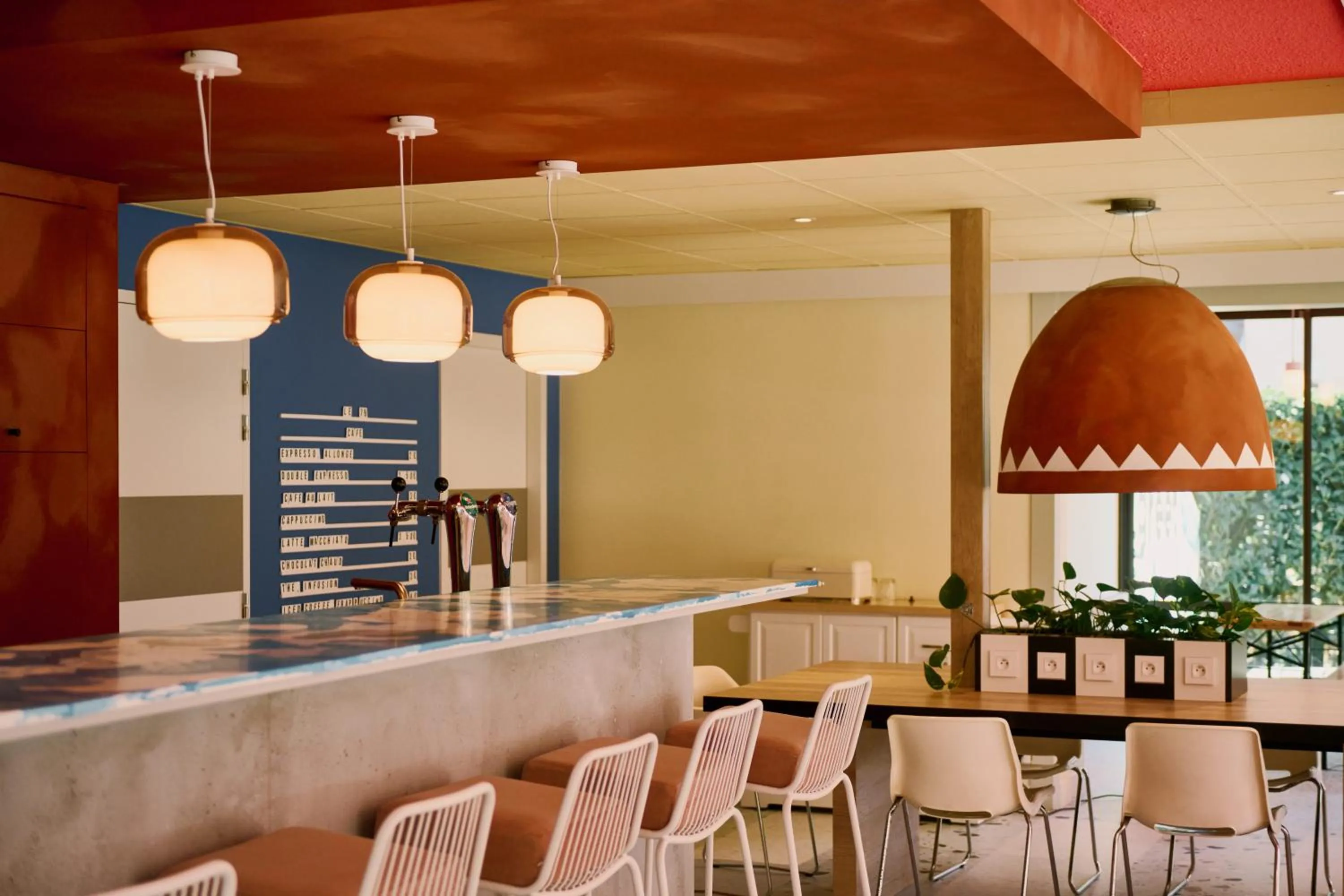 Table tennis in Greet Hotel Versailles - Voisins Le Bretonneux