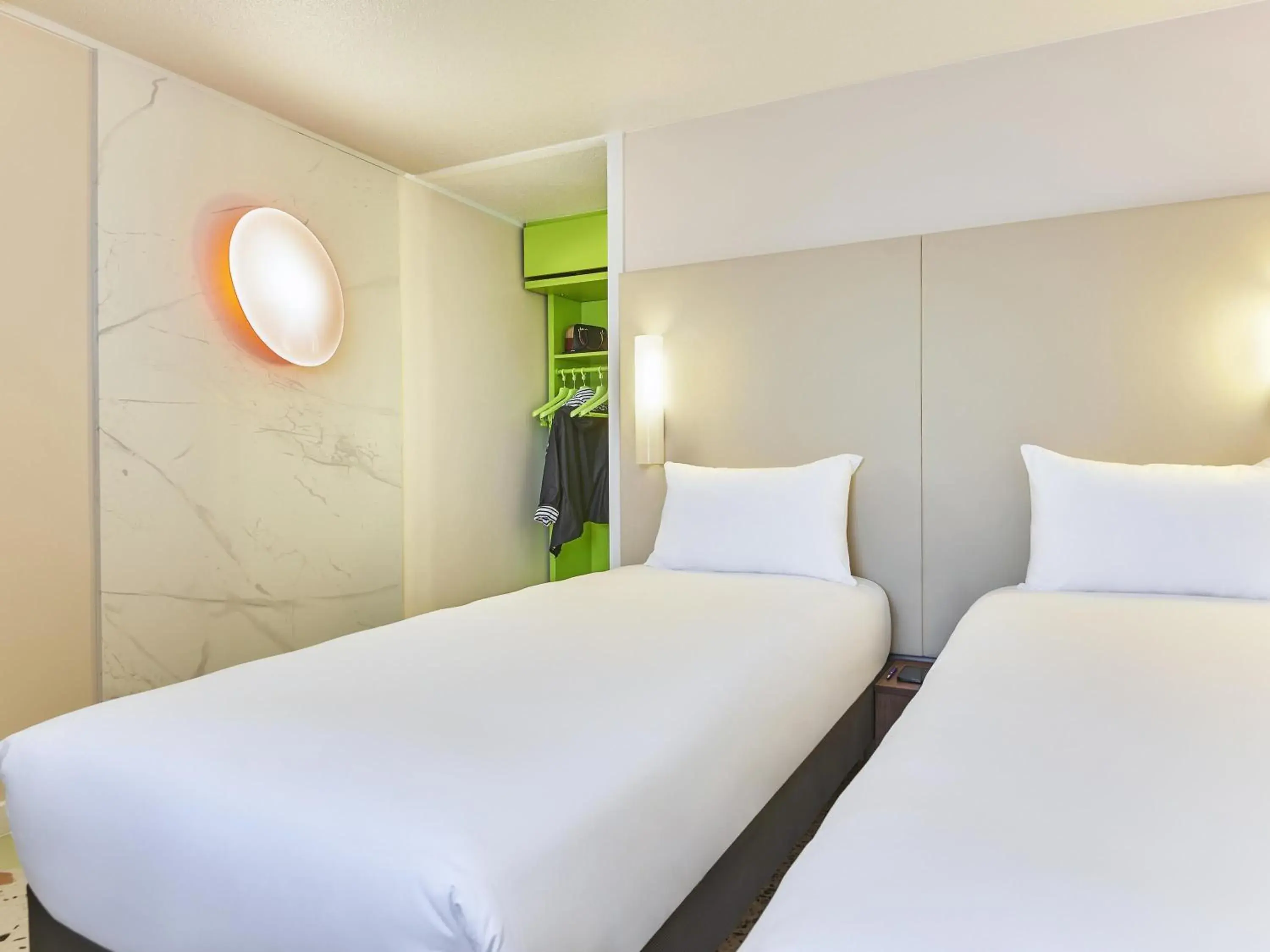 Bedroom, Bed in Greet Hotel Versailles - Voisins Le Bretonneux Bedroom, Bed in Greet Hotel Versailles - Voisins Le Bretonneux