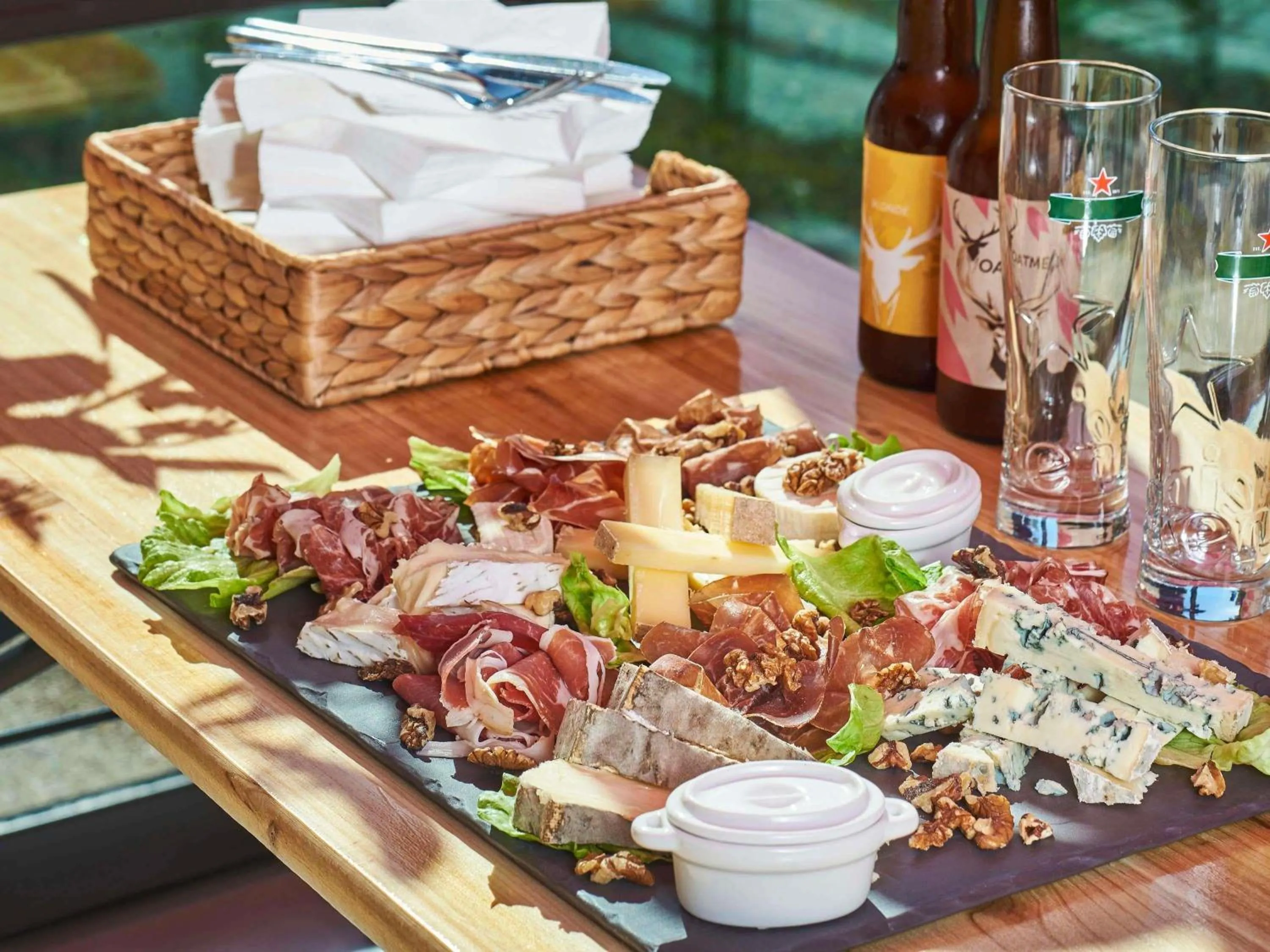 Lounge or bar in Greet Hotel Versailles - Voisins Le Bretonneux