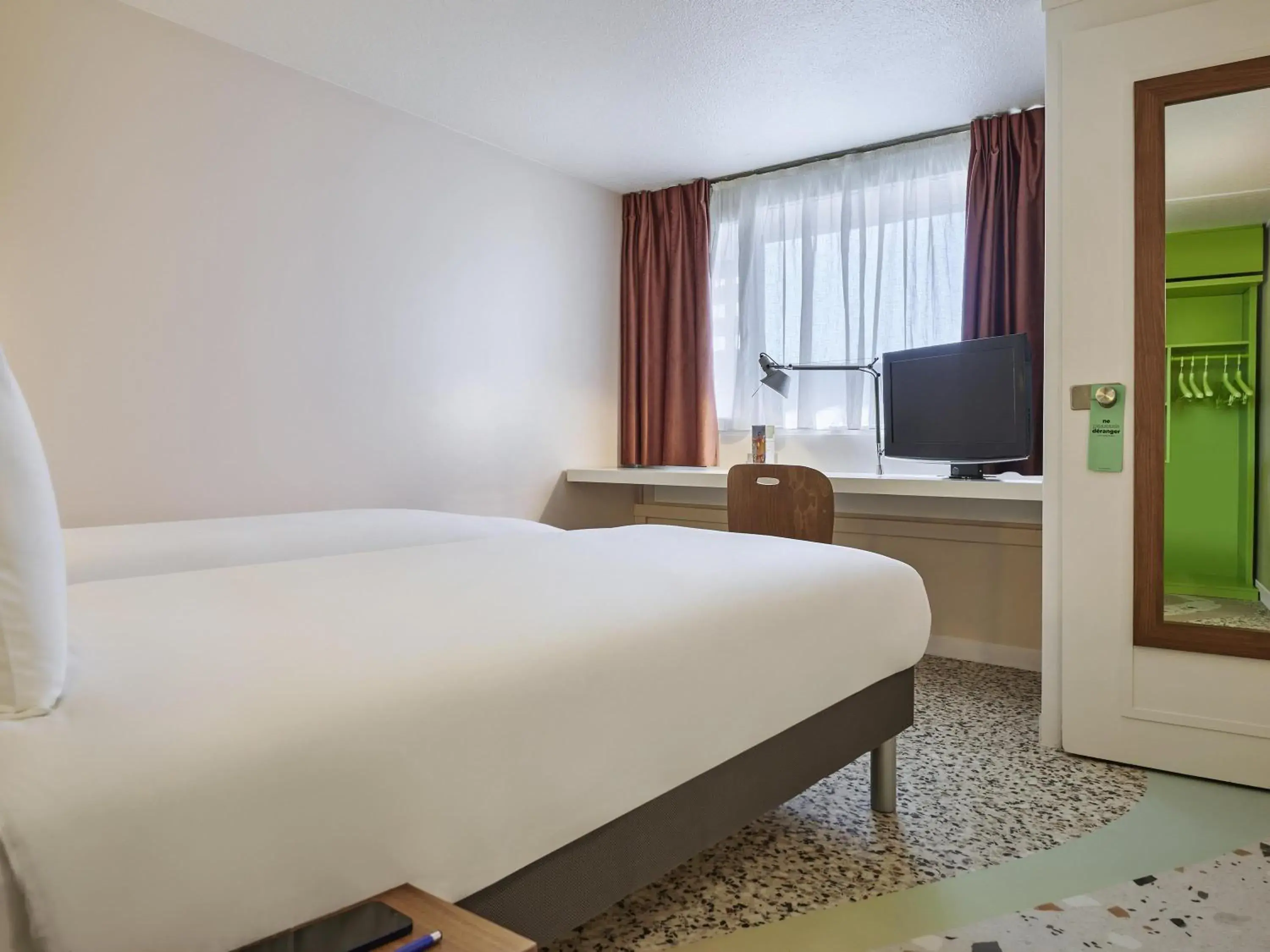 Bedroom, Bed in Greet Hotel Versailles - Voisins Le Bretonneux Bedroom, Bed in Greet Hotel Versailles - Voisins Le Bretonneux