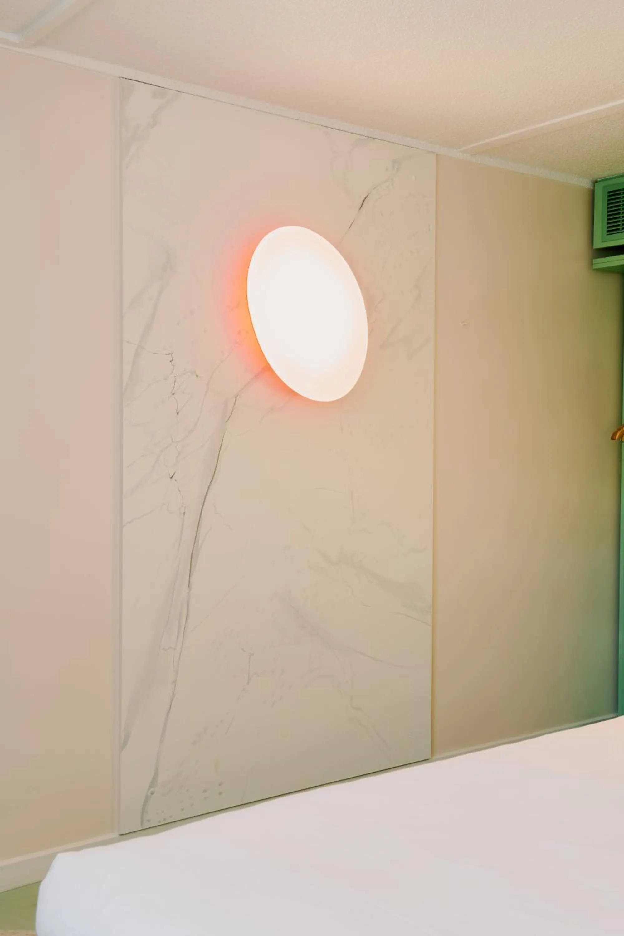 Bedroom, Bed in Greet Hotel Versailles - Voisins Le Bretonneux