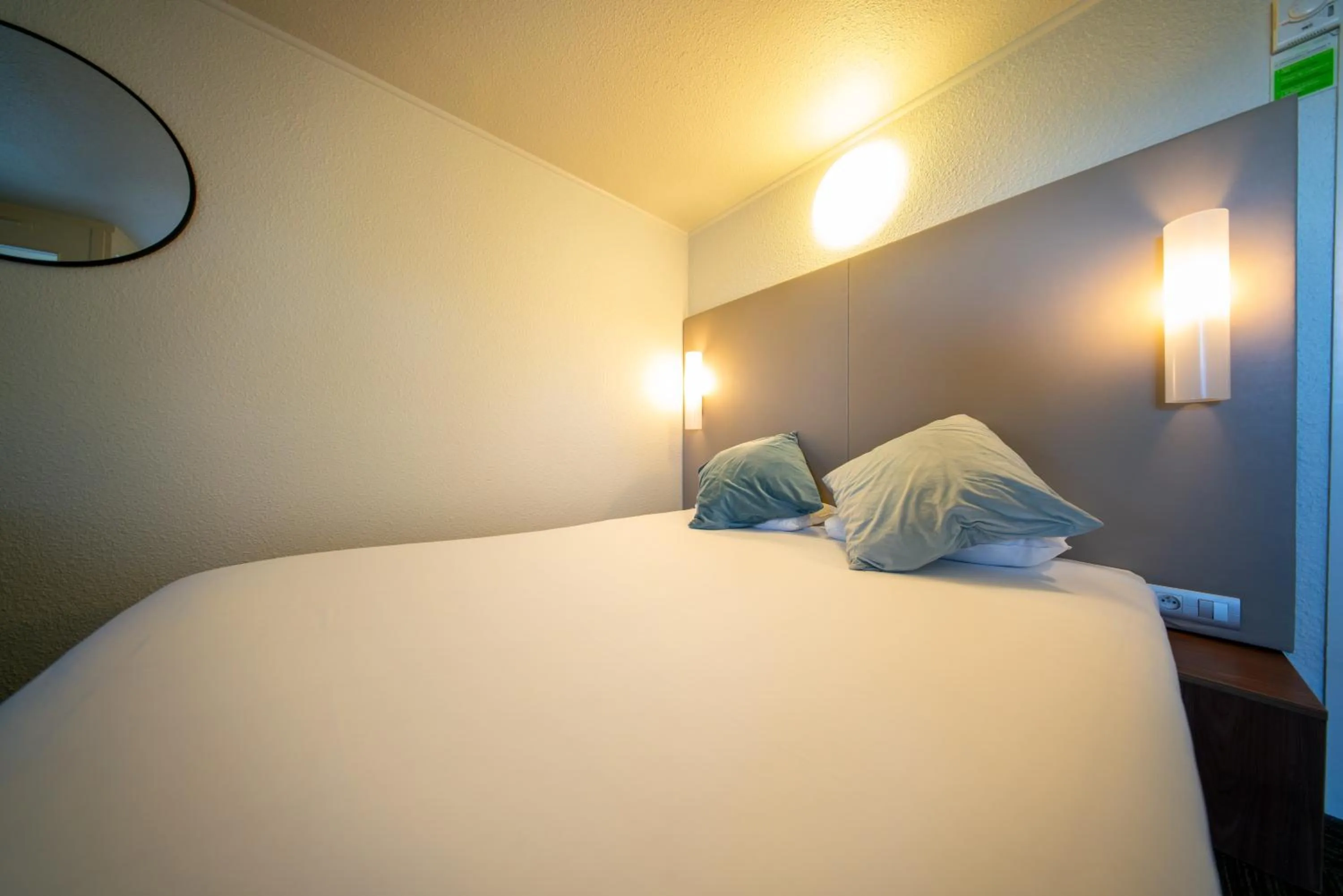 Bed in Ampaline HOTEL - Perigueux Boulazac