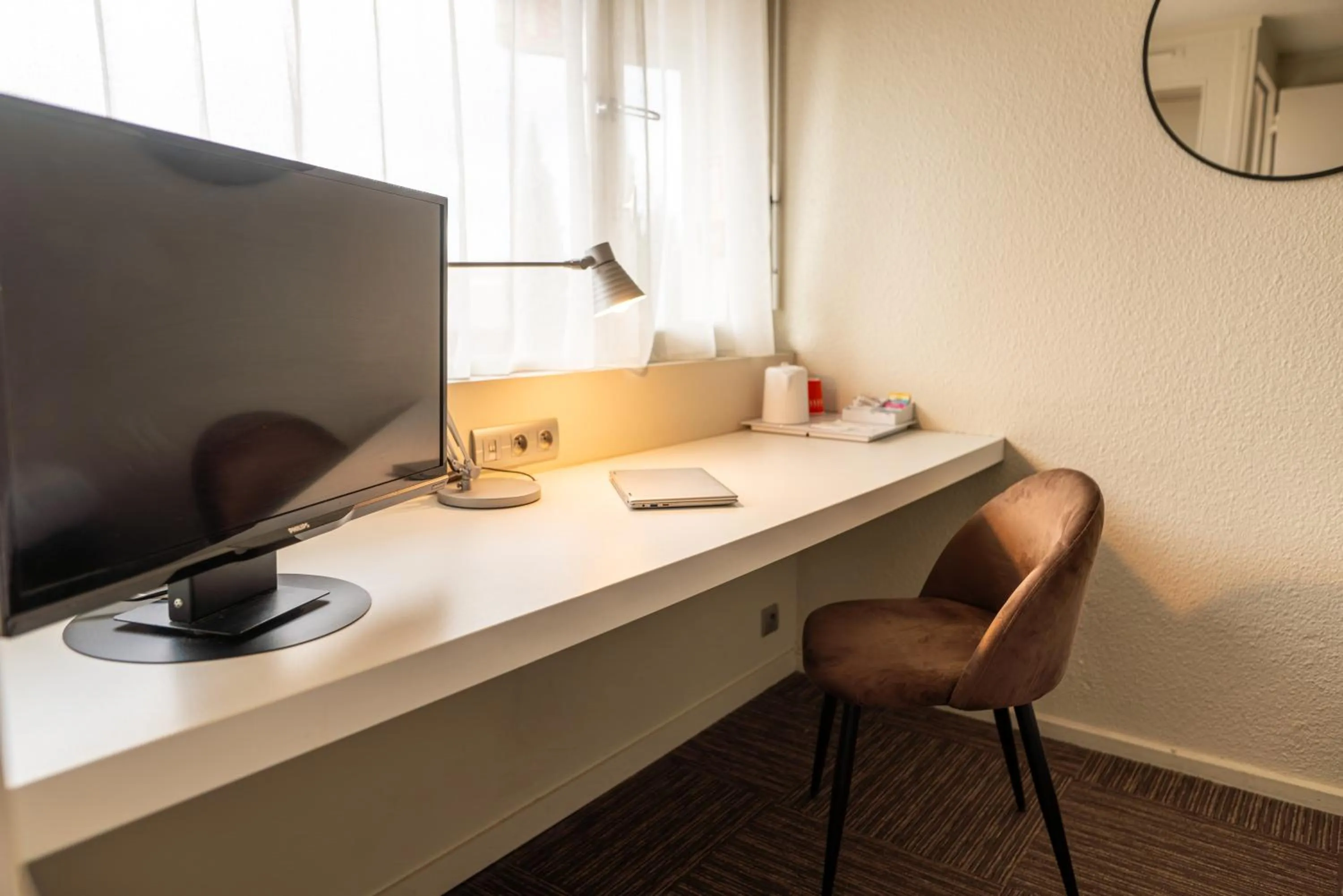 TV and multimedia in Ampaline HOTEL - Perigueux Boulazac