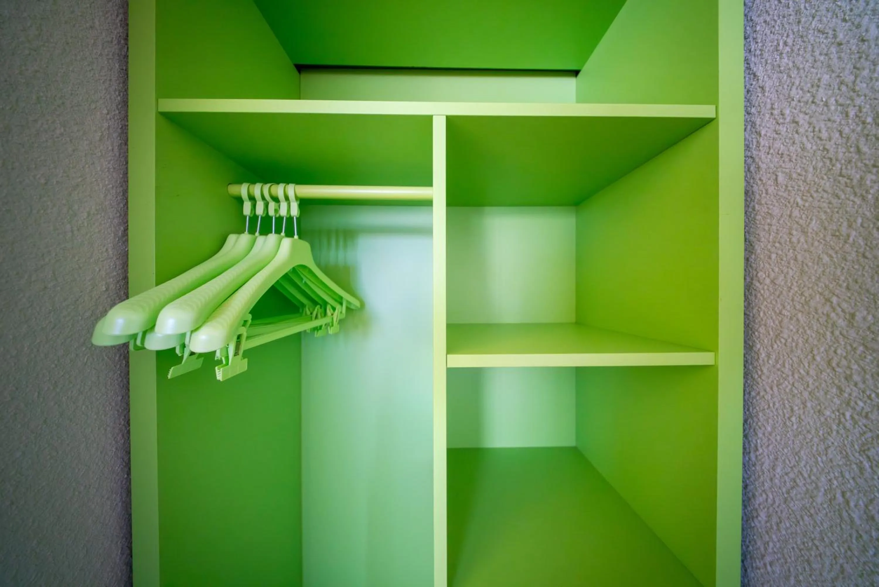 wardrobe in Ampaline HOTEL - Perigueux Boulazac