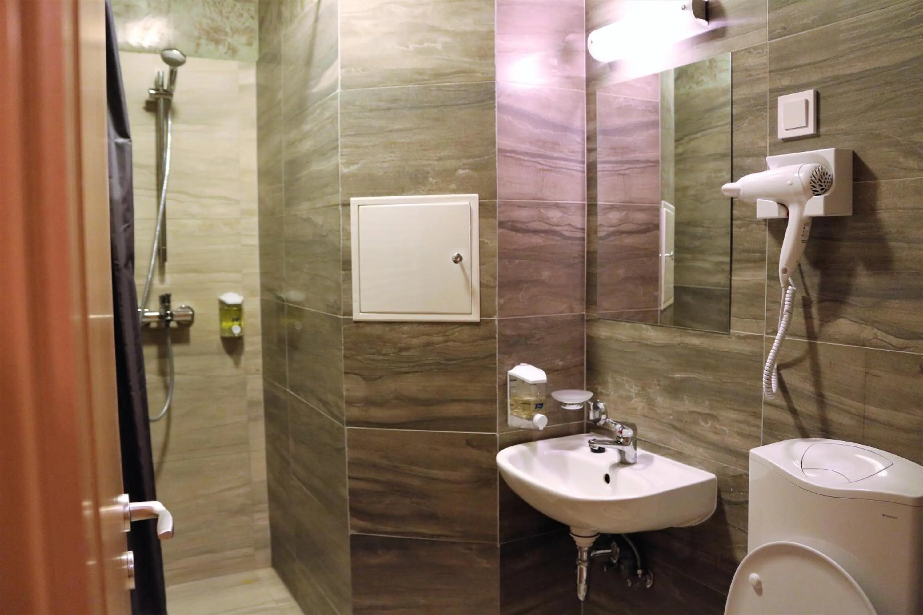 Shower in AnVa House