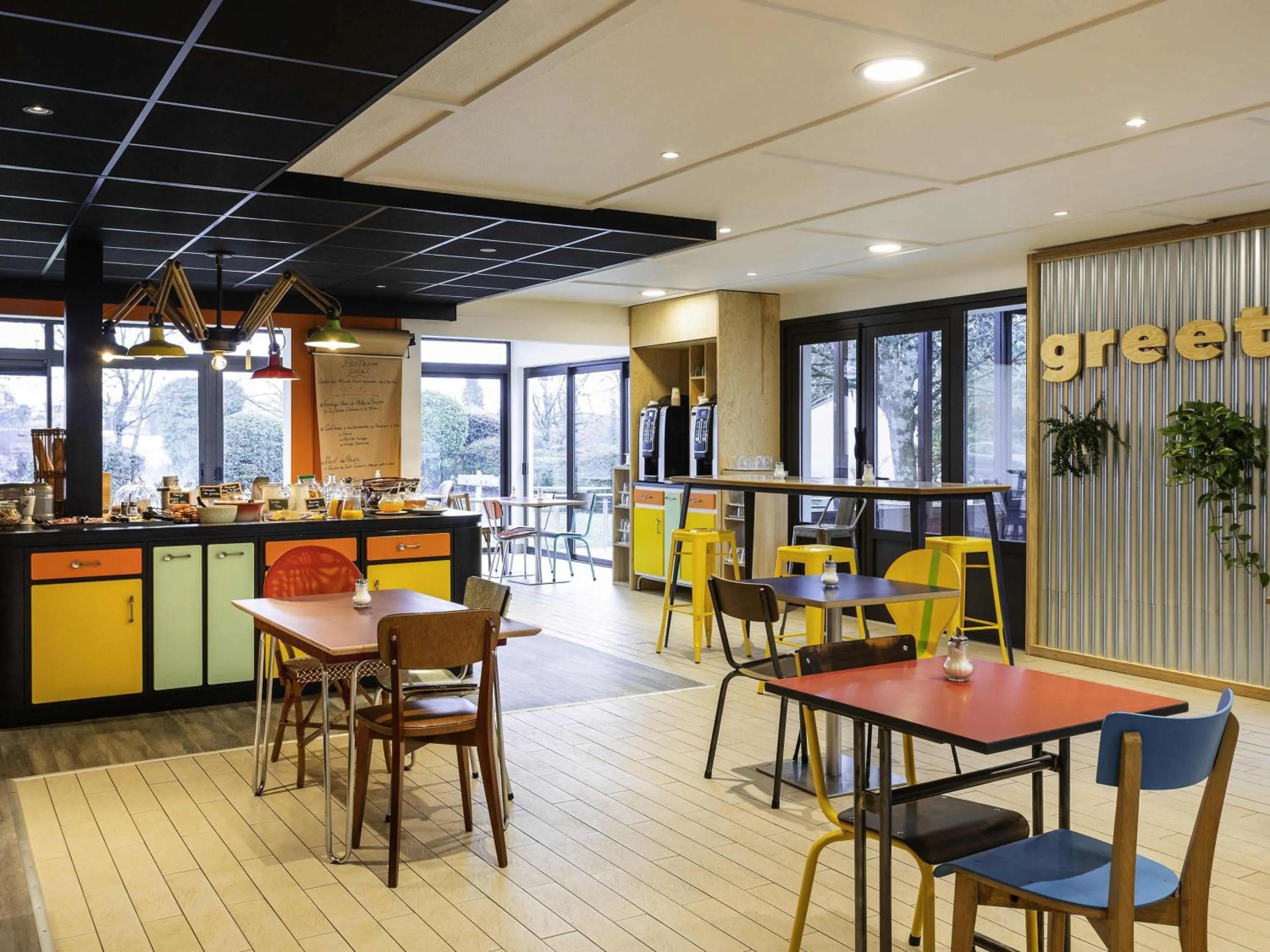 Restaurant/places to eat in greet hôtel Angoulême