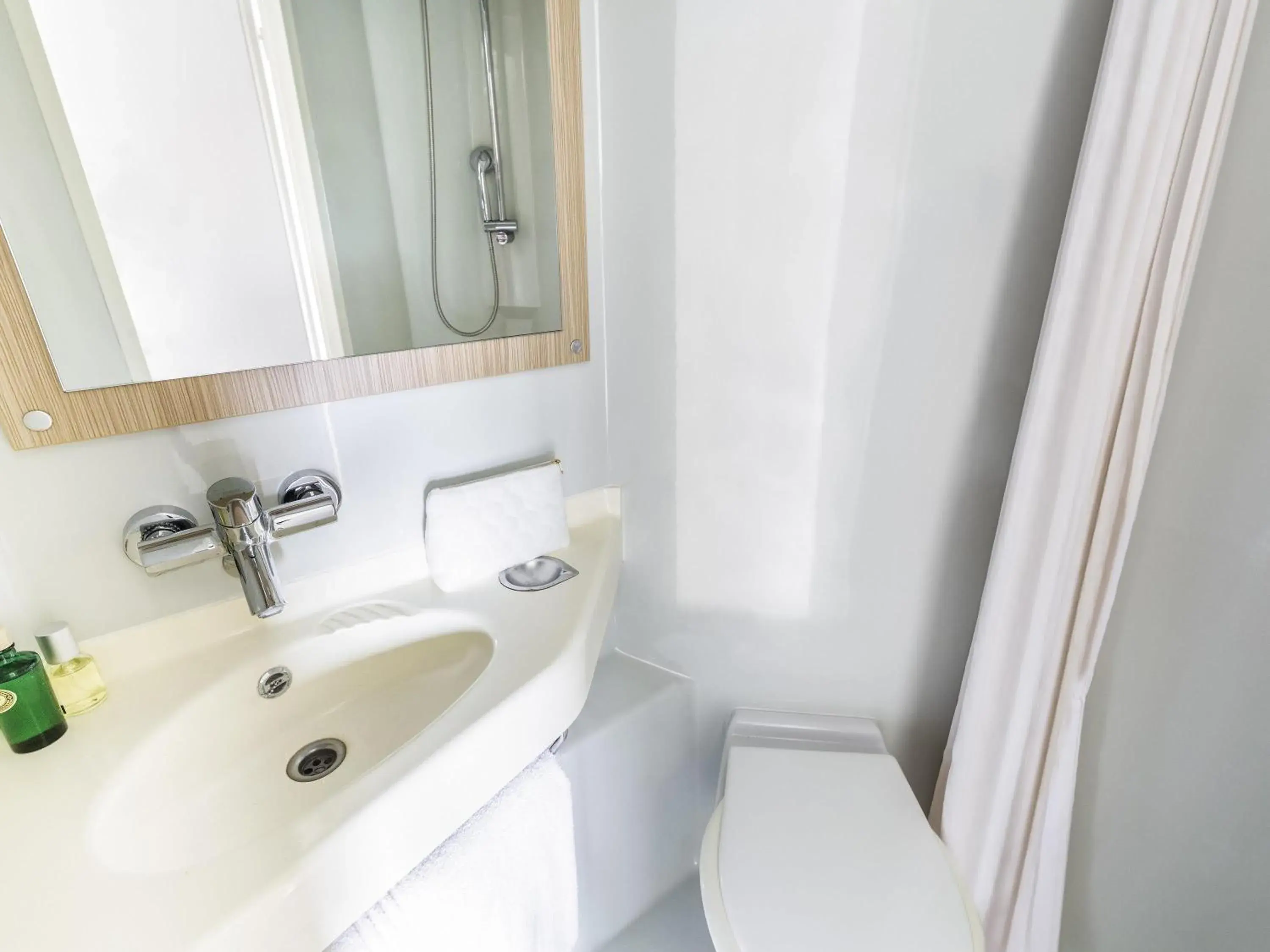 Bedroom in greet hôtel Angoulême Bedroom in greet hôtel Angoulême