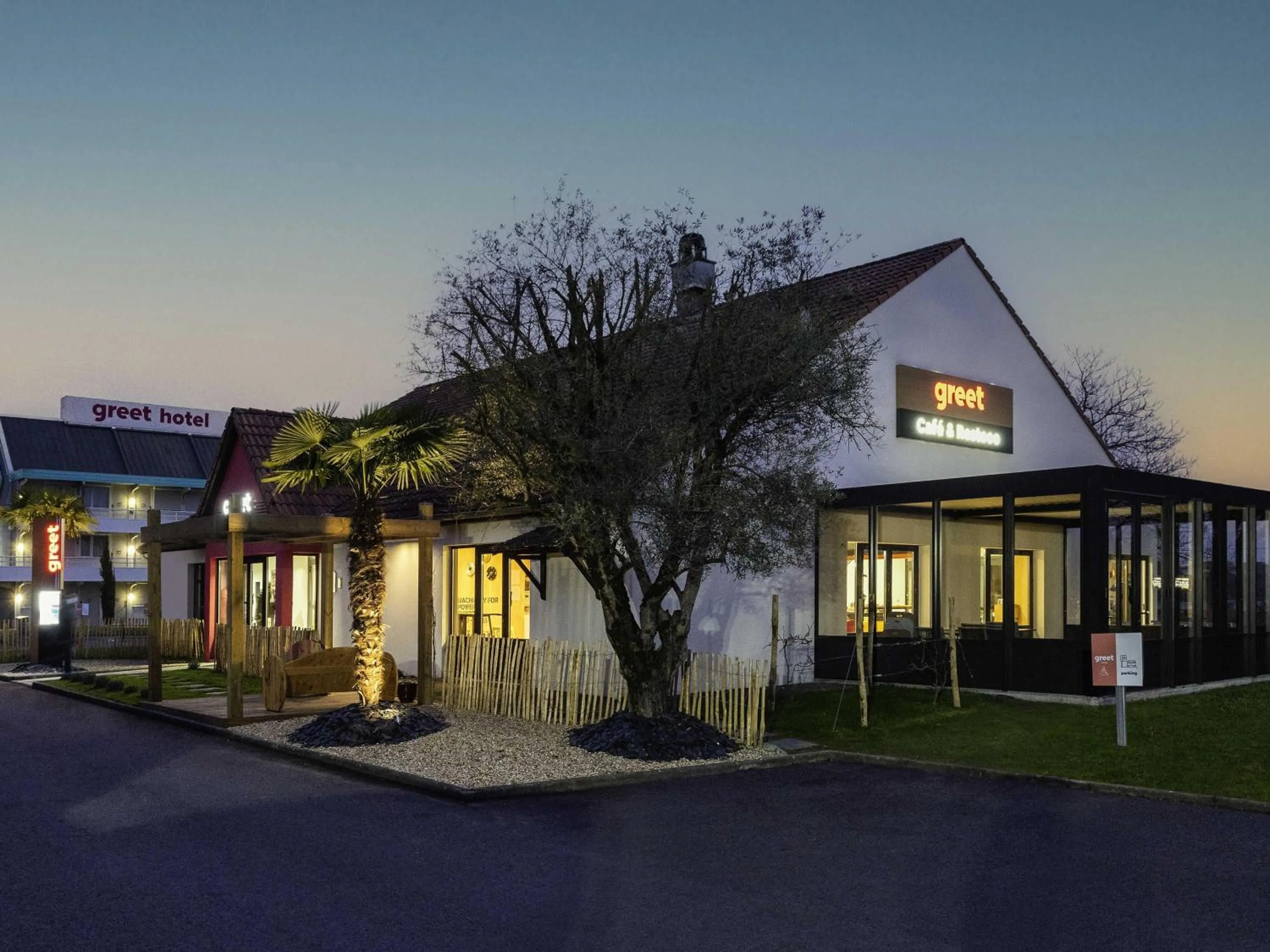 Restaurant/places to eat in greet hôtel Angoulême