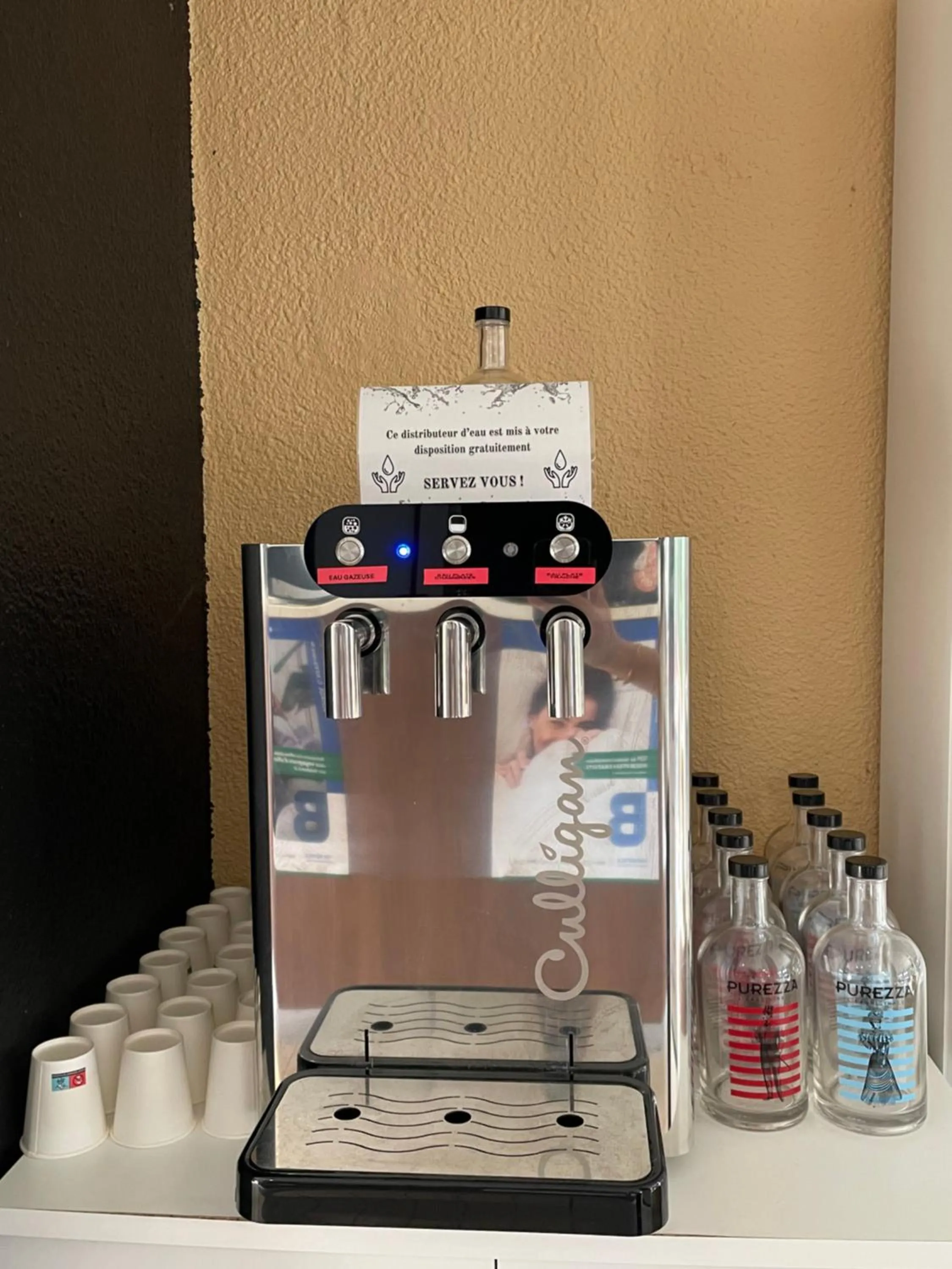 Lobby or reception in Brit Hotel Quimper Sud