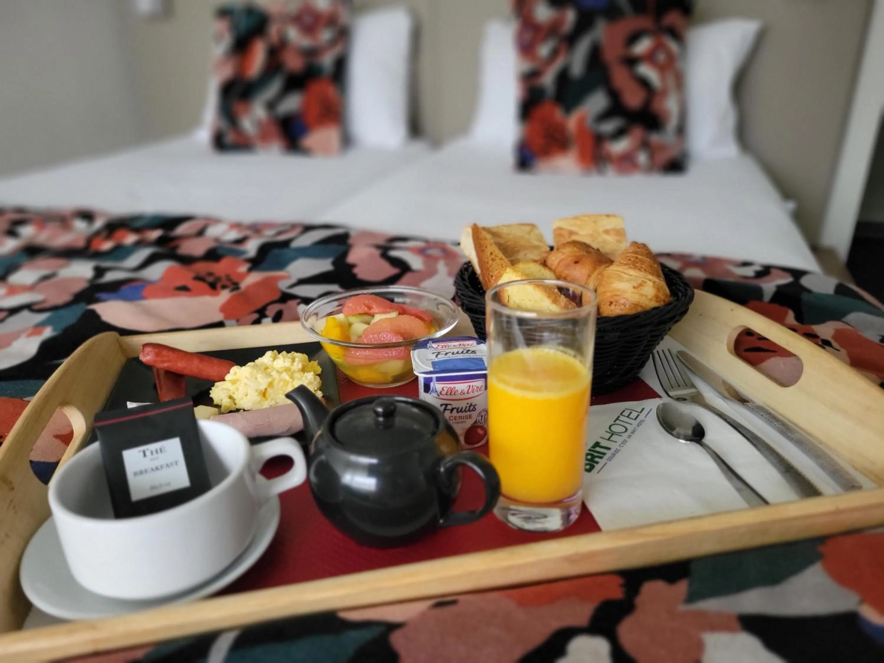 Bed in Brit Hotel Quimper Sud