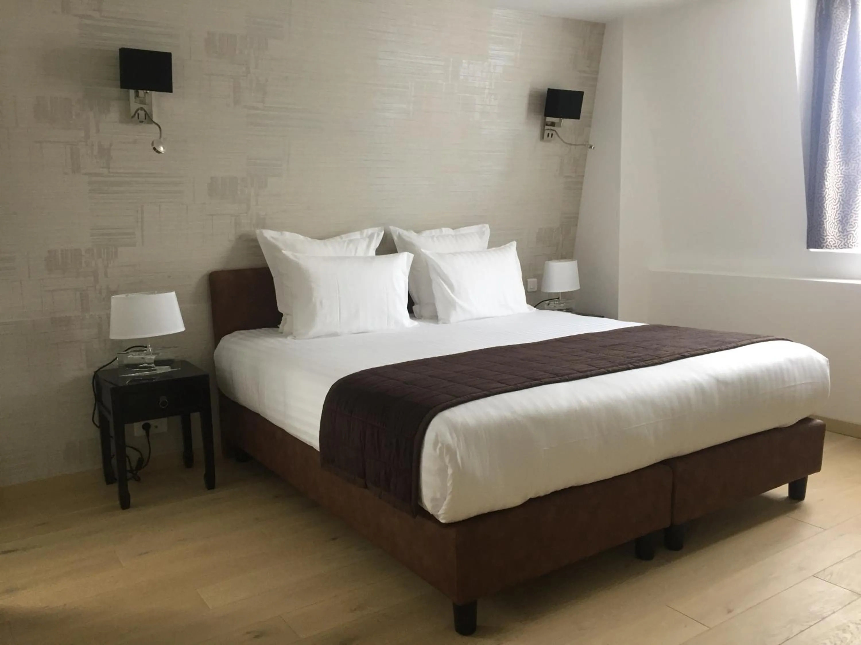 Photo of the whole room in Le Dome