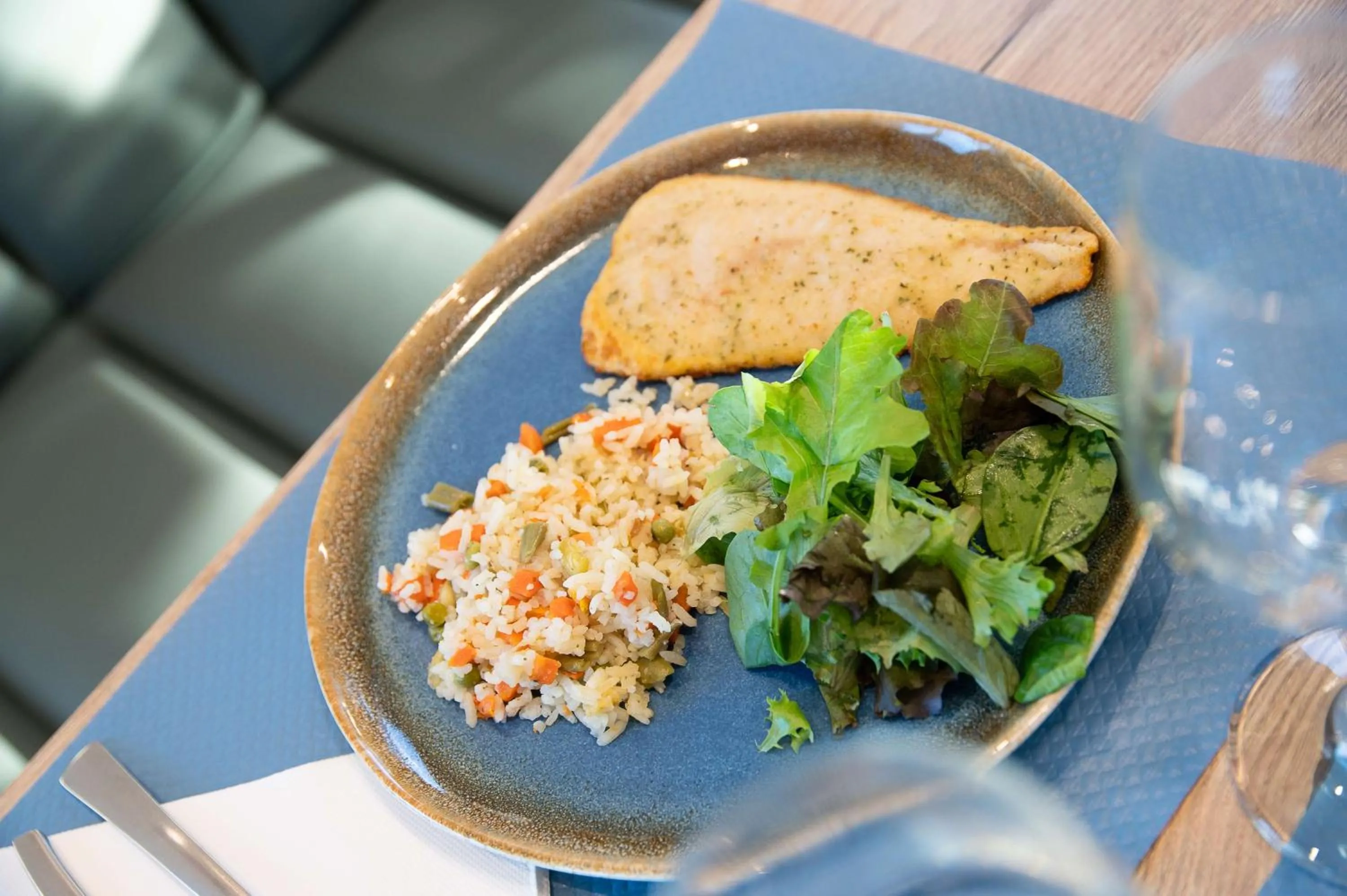 Food and drinks in Sure Hotel by Best Western Rochefort-sur-Mer