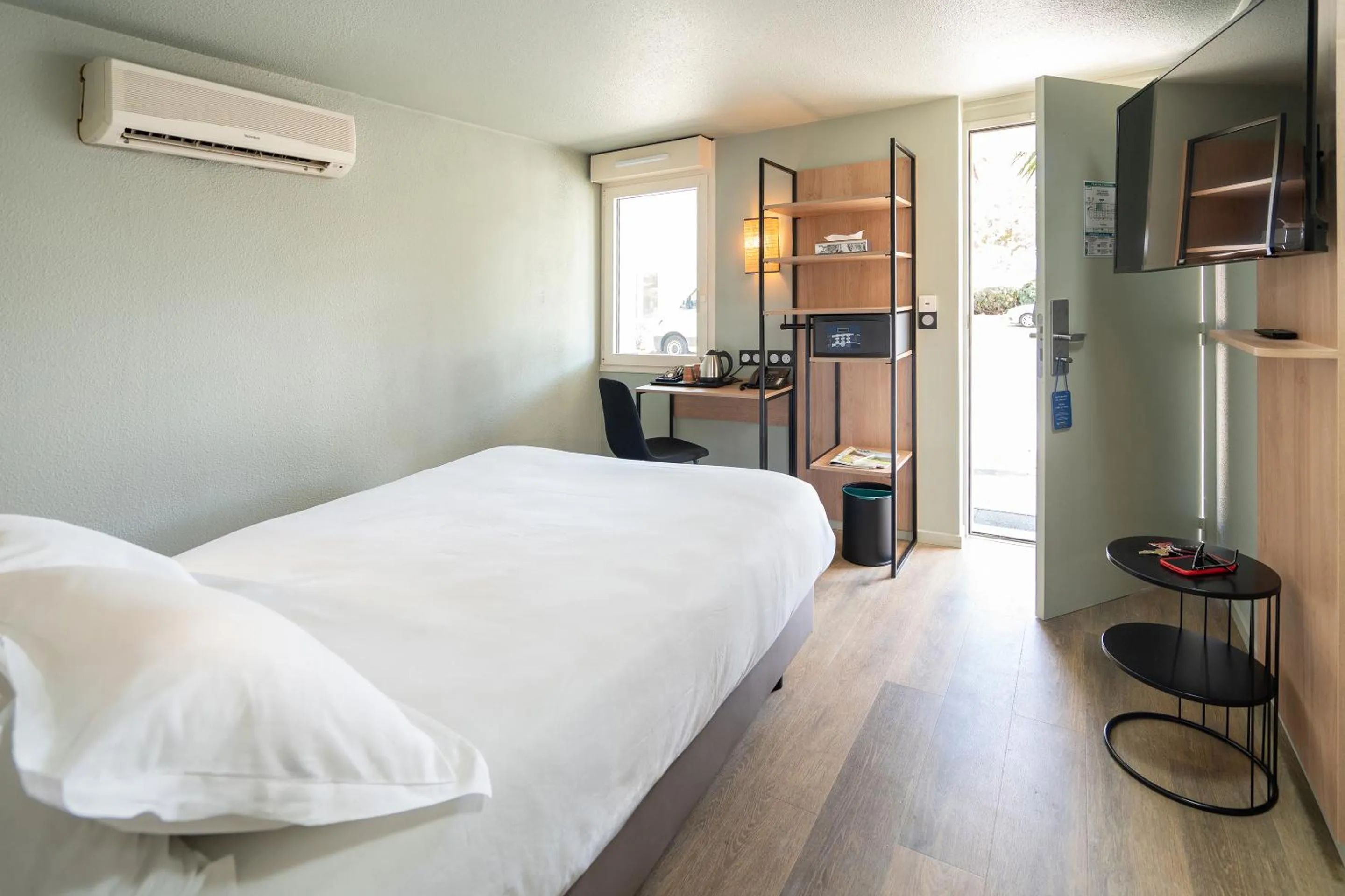 Bed in Sure Hotel by Best Western Rochefort-sur-Mer