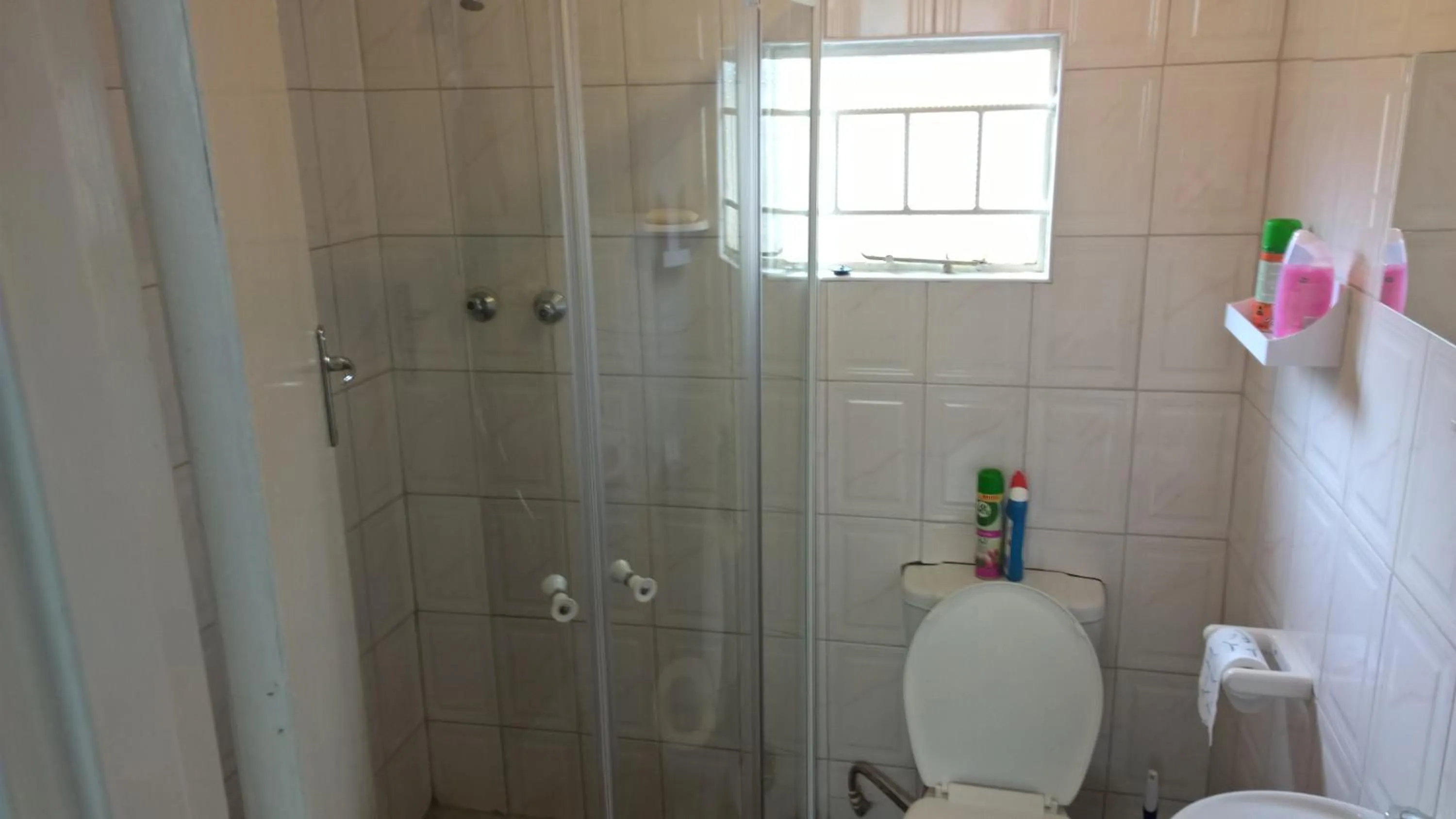 Shower in Furnished self-catering guest wing