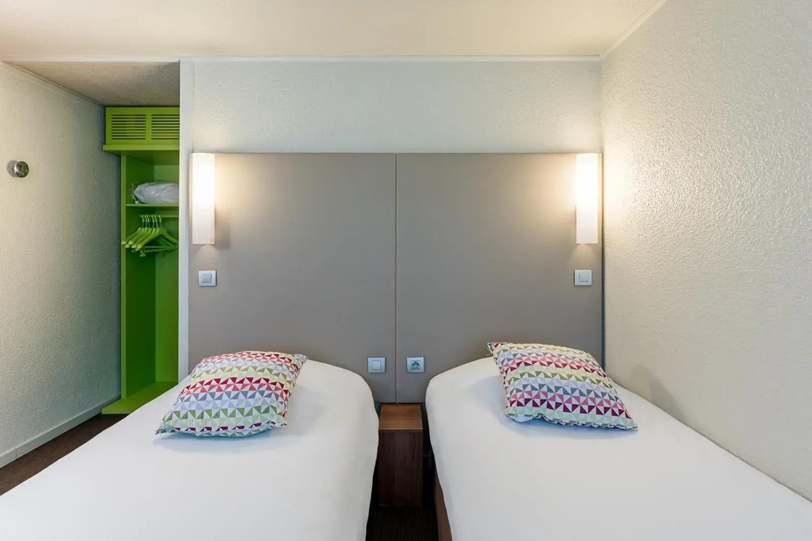 Photo of the whole room, Bed in Campanile Rouen Sud - Zénith - Parc Expo Photo of the whole room, Bed in Campanile Rouen Sud - Zénith - Parc Expo