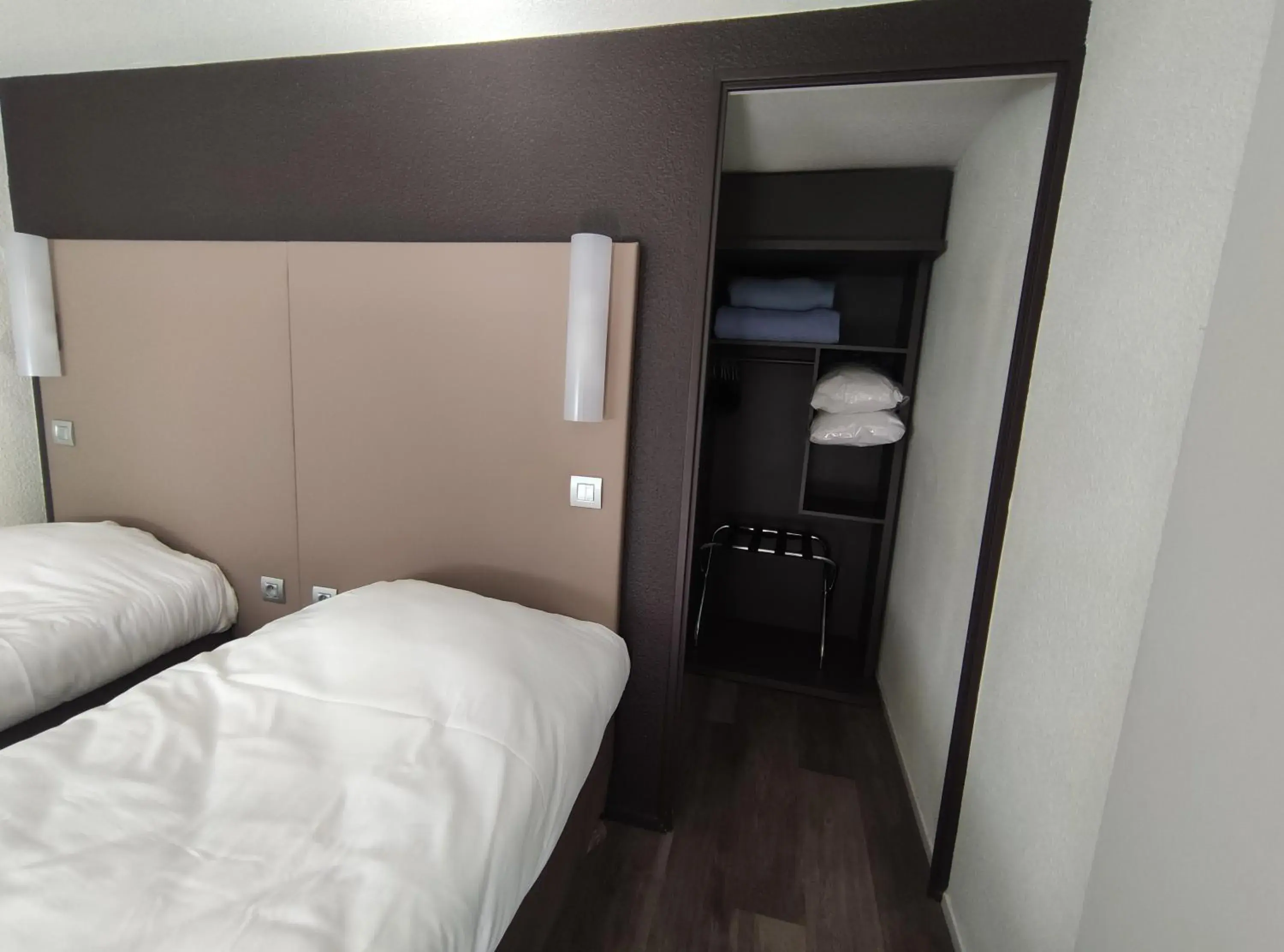 Bedroom, Bed in Campanile Sablé-Sur-Sarthe Vion Bedroom, Bed in Campanile Sablé-Sur-Sarthe Vion