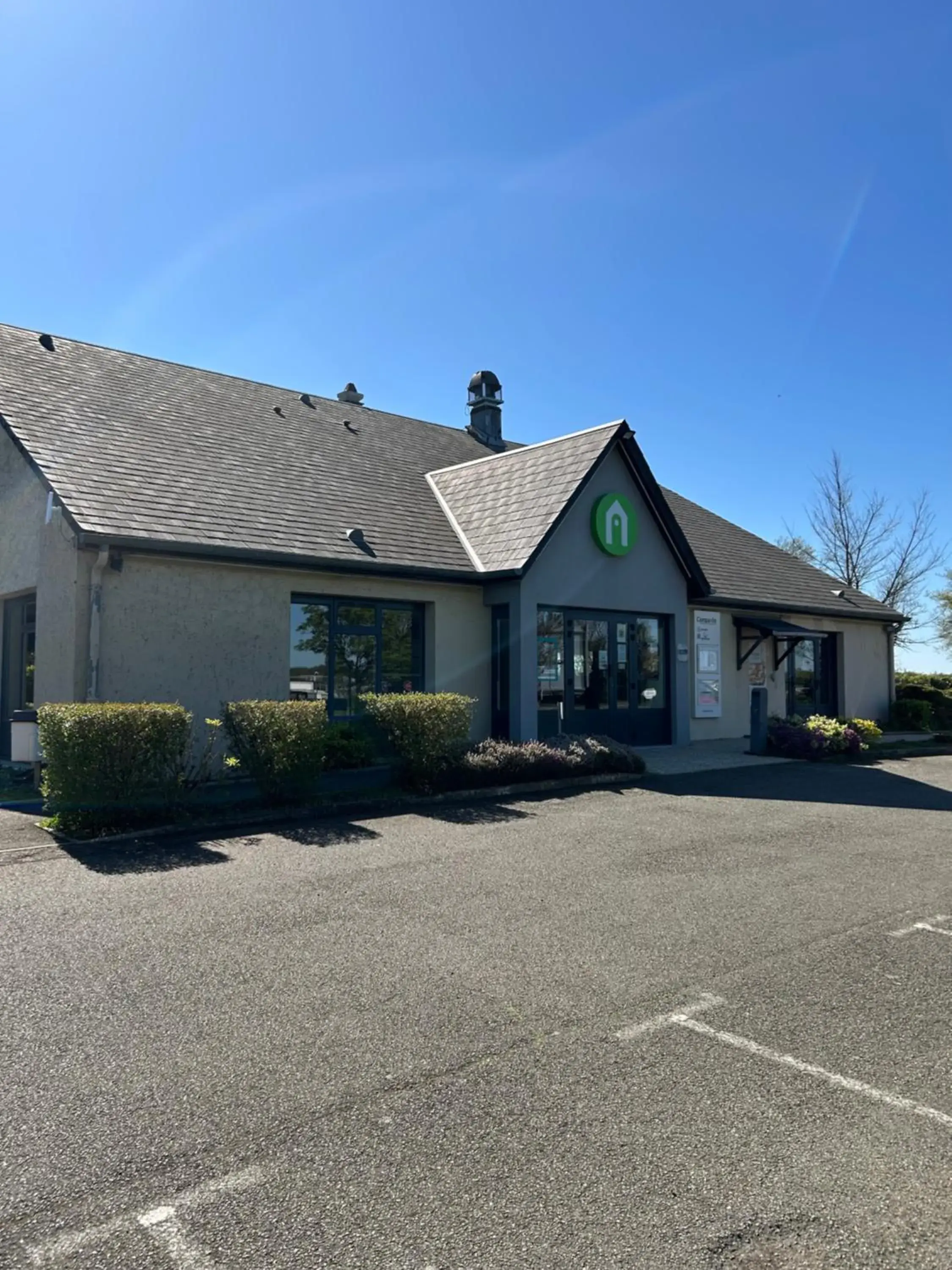 Property building in Campanile Sablé-Sur-Sarthe Vion Property building in Campanile Sablé-Sur-Sarthe Vion