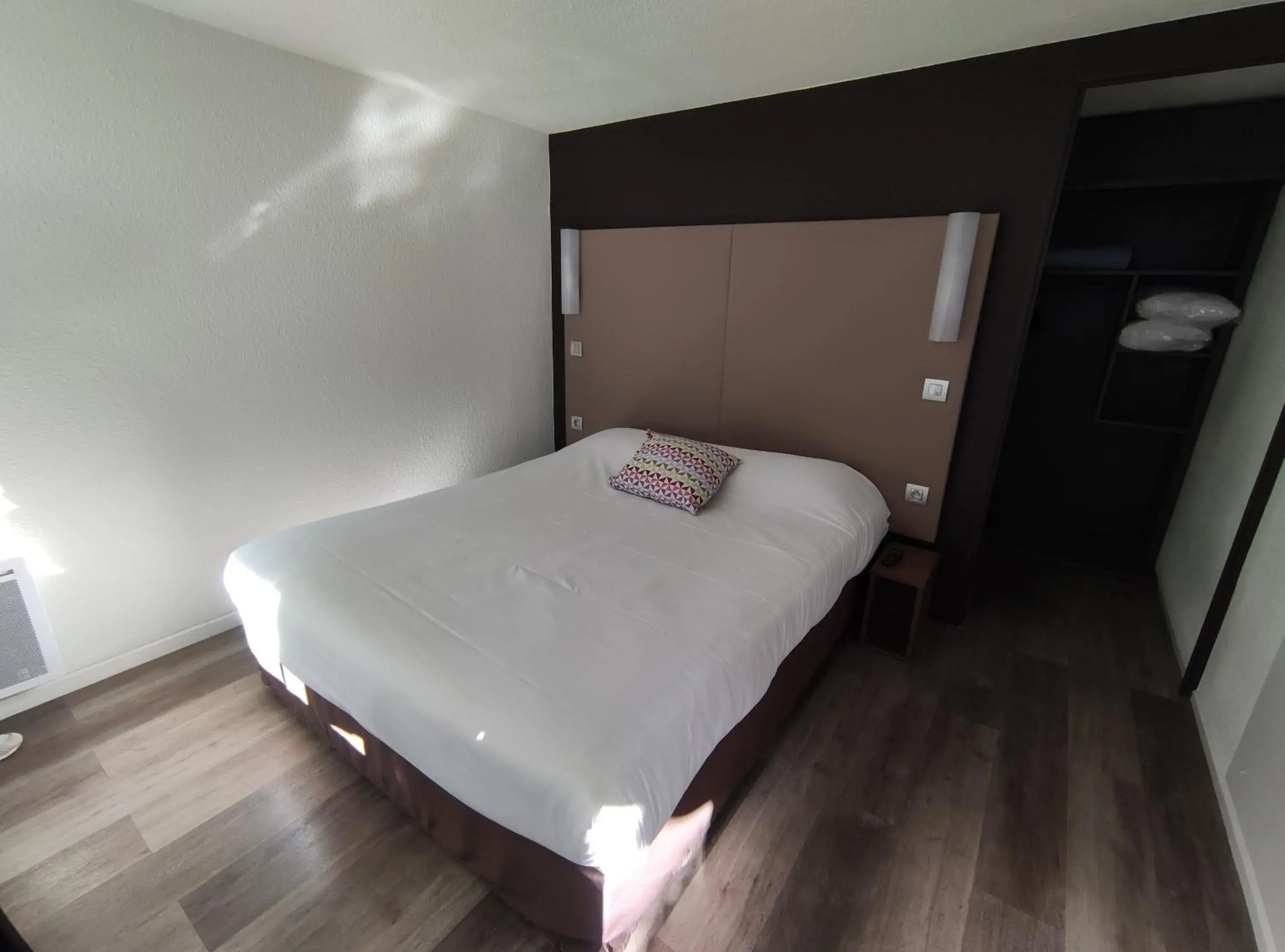 Bedroom, Bed in Campanile Sablé-Sur-Sarthe Vion Bedroom, Bed in Campanile Sablé-Sur-Sarthe Vion