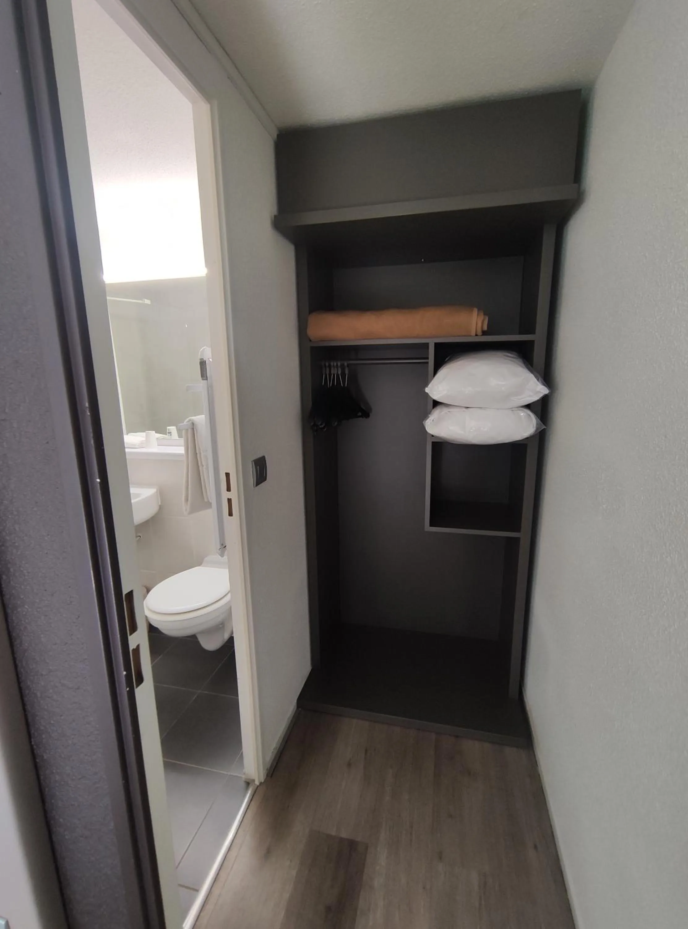 Bedroom in Campanile Sablé-Sur-Sarthe Vion