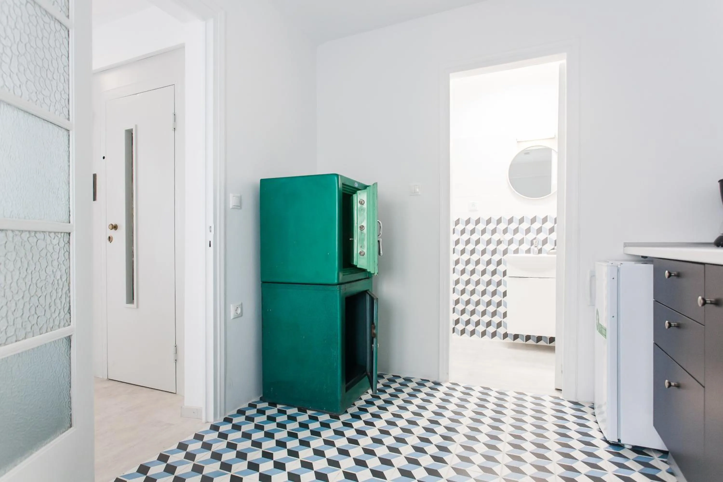 Coffee/tea facilities in Karitsi Place