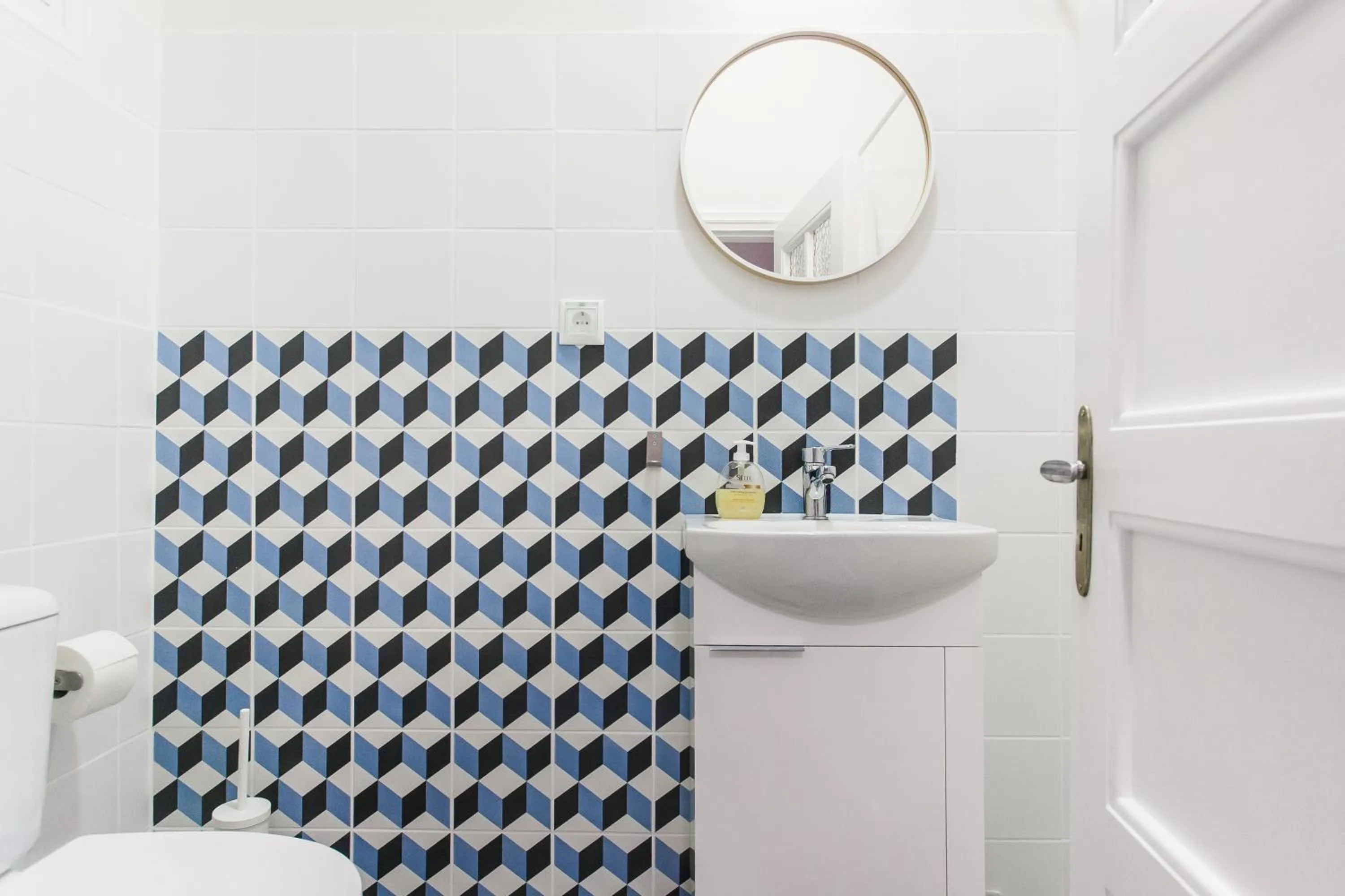 Toilet in Karitsi Place